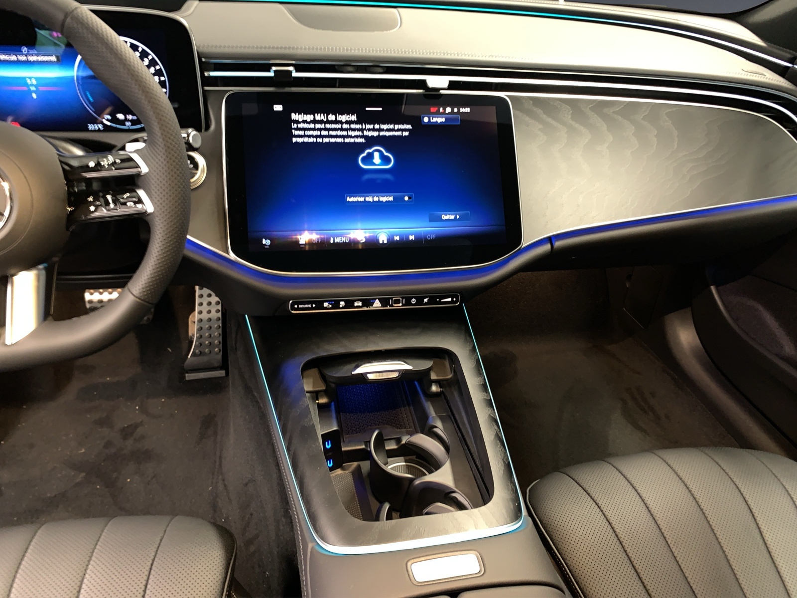 MERCEDES-BENZ E 300e 4MATIC EQ Hybrid-image-8
