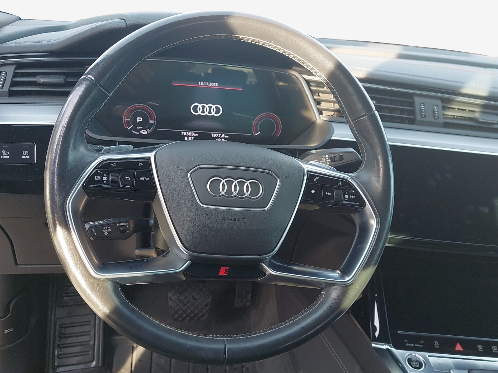 AUDI e-tron 55 Sportback S Line quattro-image-10