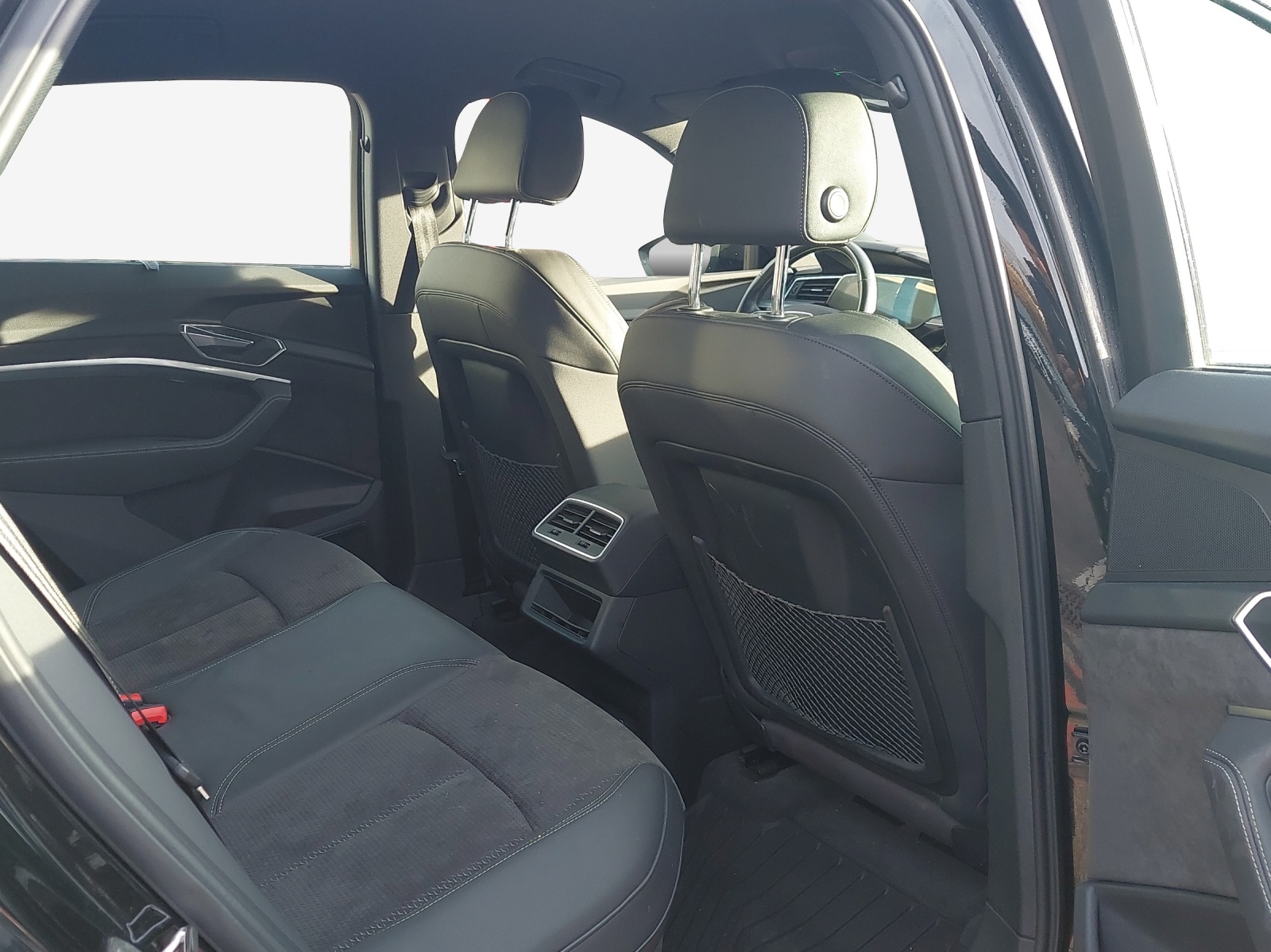 AUDI e-tron 55 Sportback S Line quattro-image-14