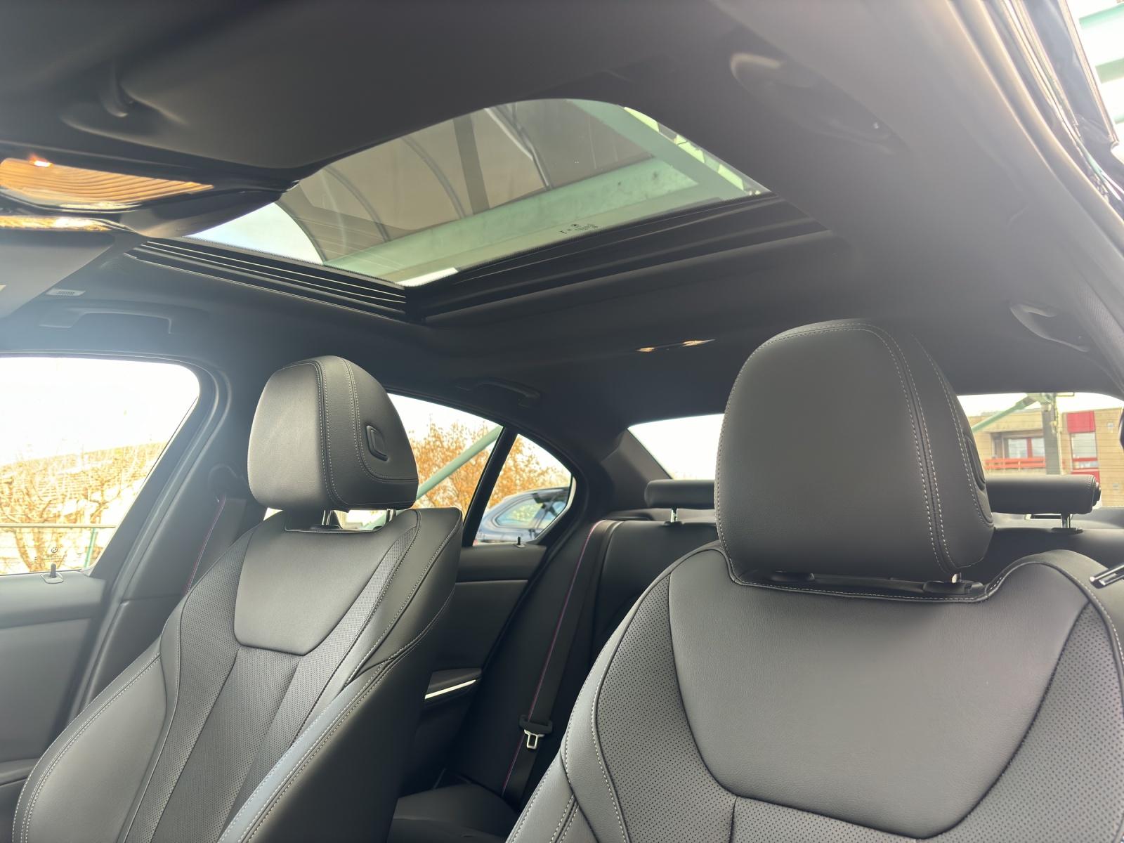 BMW 320d xDrive-image-10