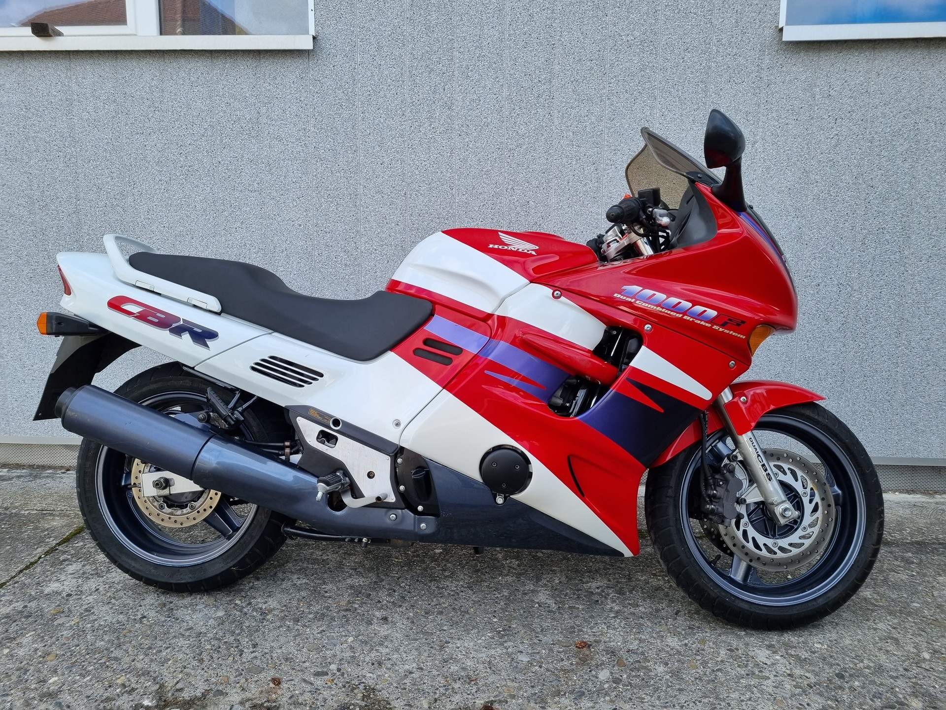 HONDA CBR 1000 F Dual-CBS-showroom-element-3