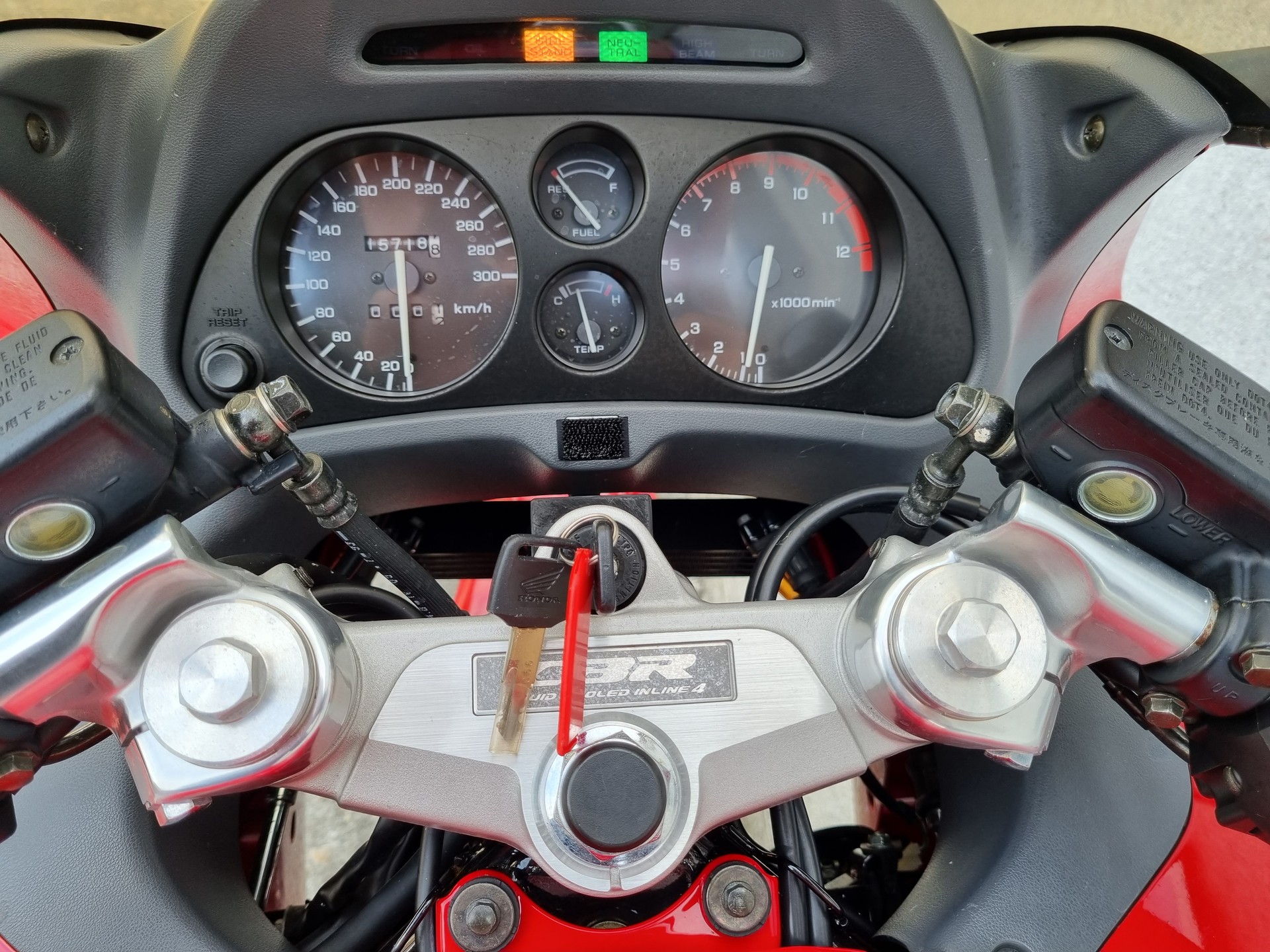 HONDA CBR 1000 F Dual-CBS-showroom-element-1