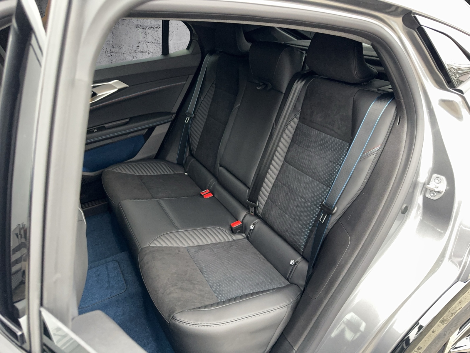 RENAULT Rafale 1.2 E-Tech Plug-in Hybrid 300 4x4 Atelier Alpine-image-25