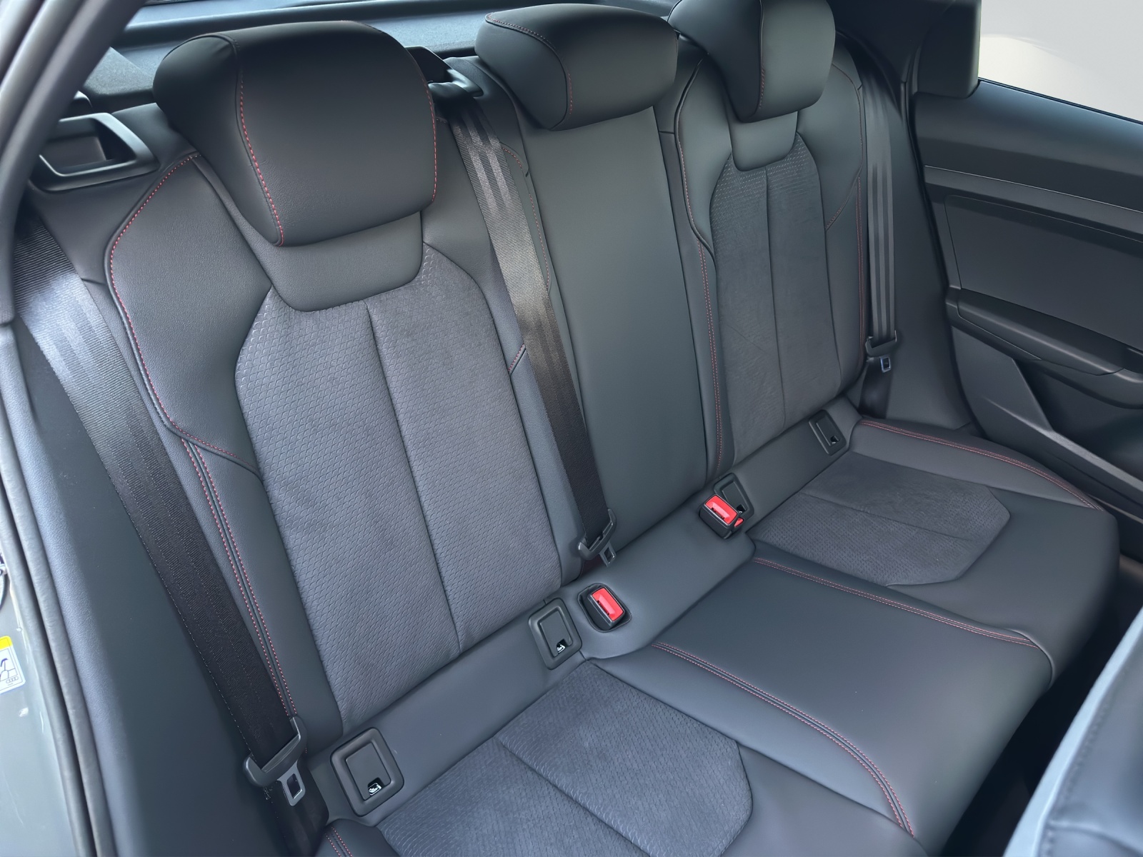 AUDI A1 Sportback 35 TFSI S Line S-tronic-image-8