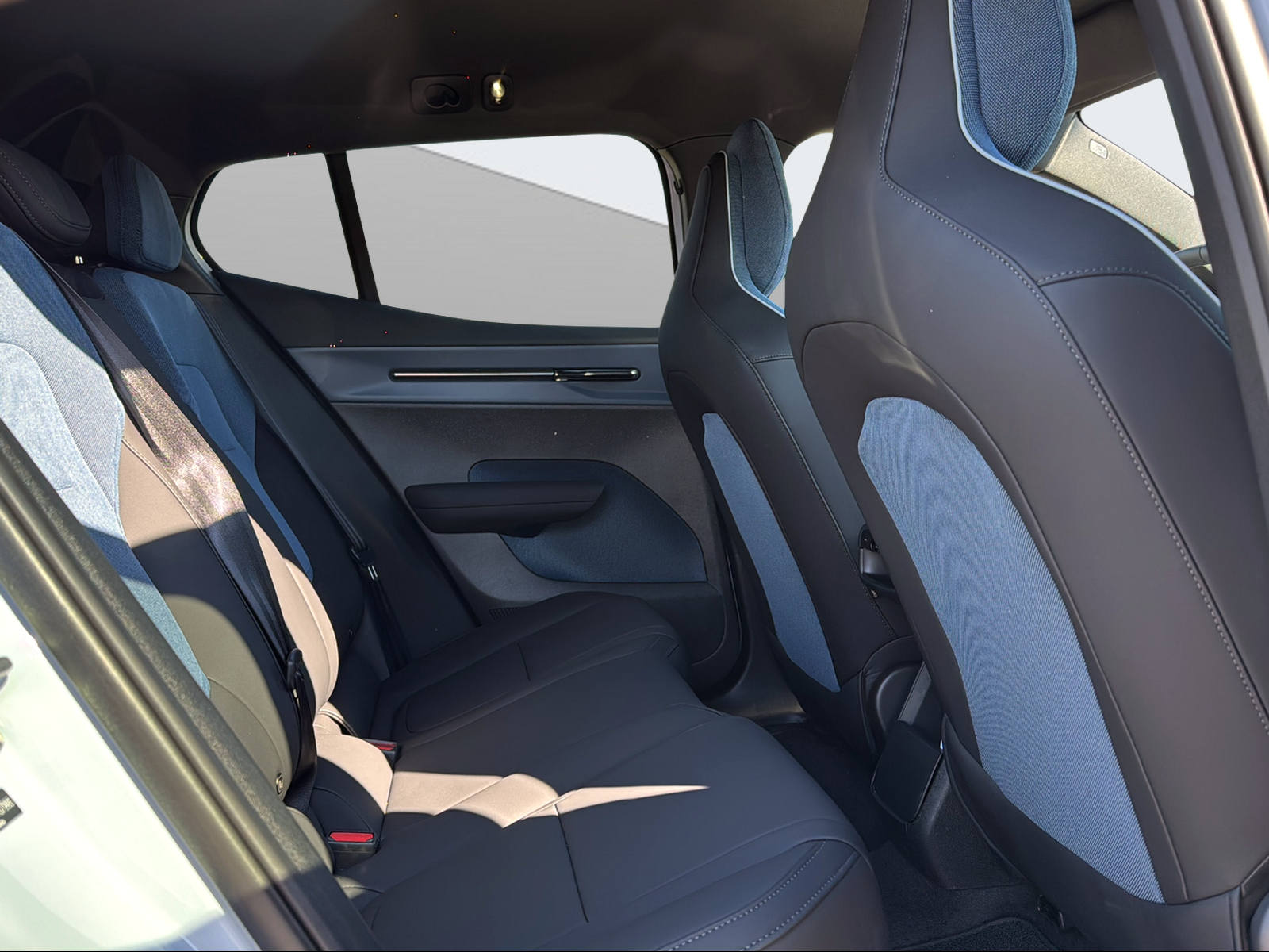 VOLVO EX 30 E60 Plus-image-10