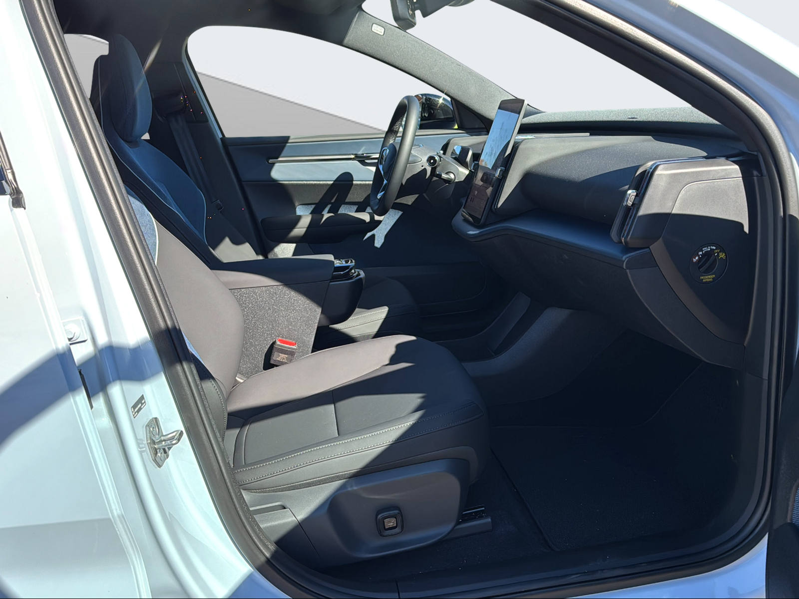 VOLVO EX 30 E60 Plus-image-14