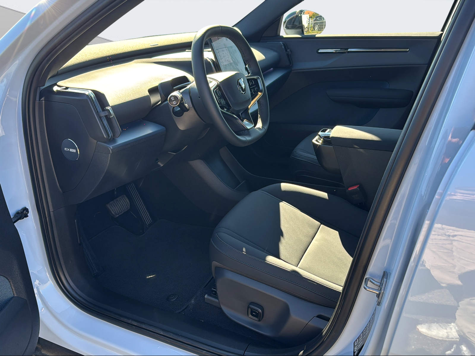 VOLVO EX 30 E60 Plus-image-9
