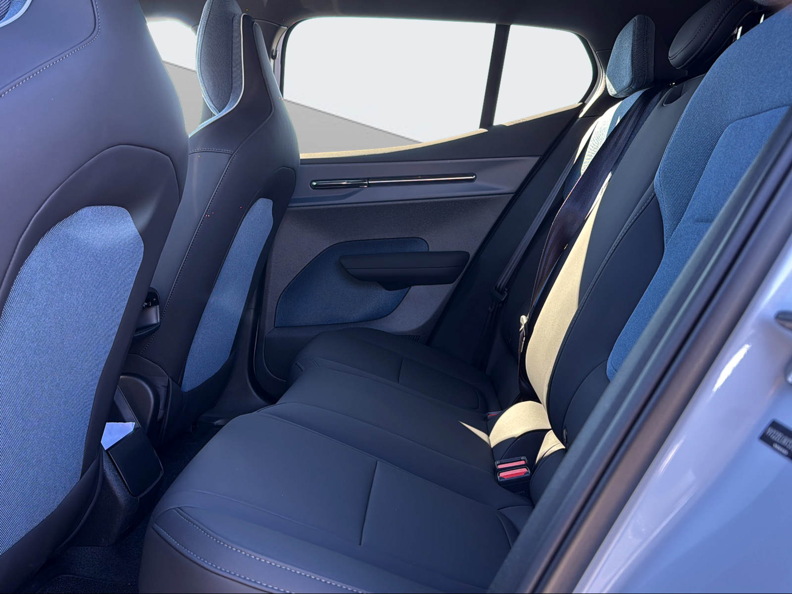 VOLVO EX 30 E60 Plus-image-13