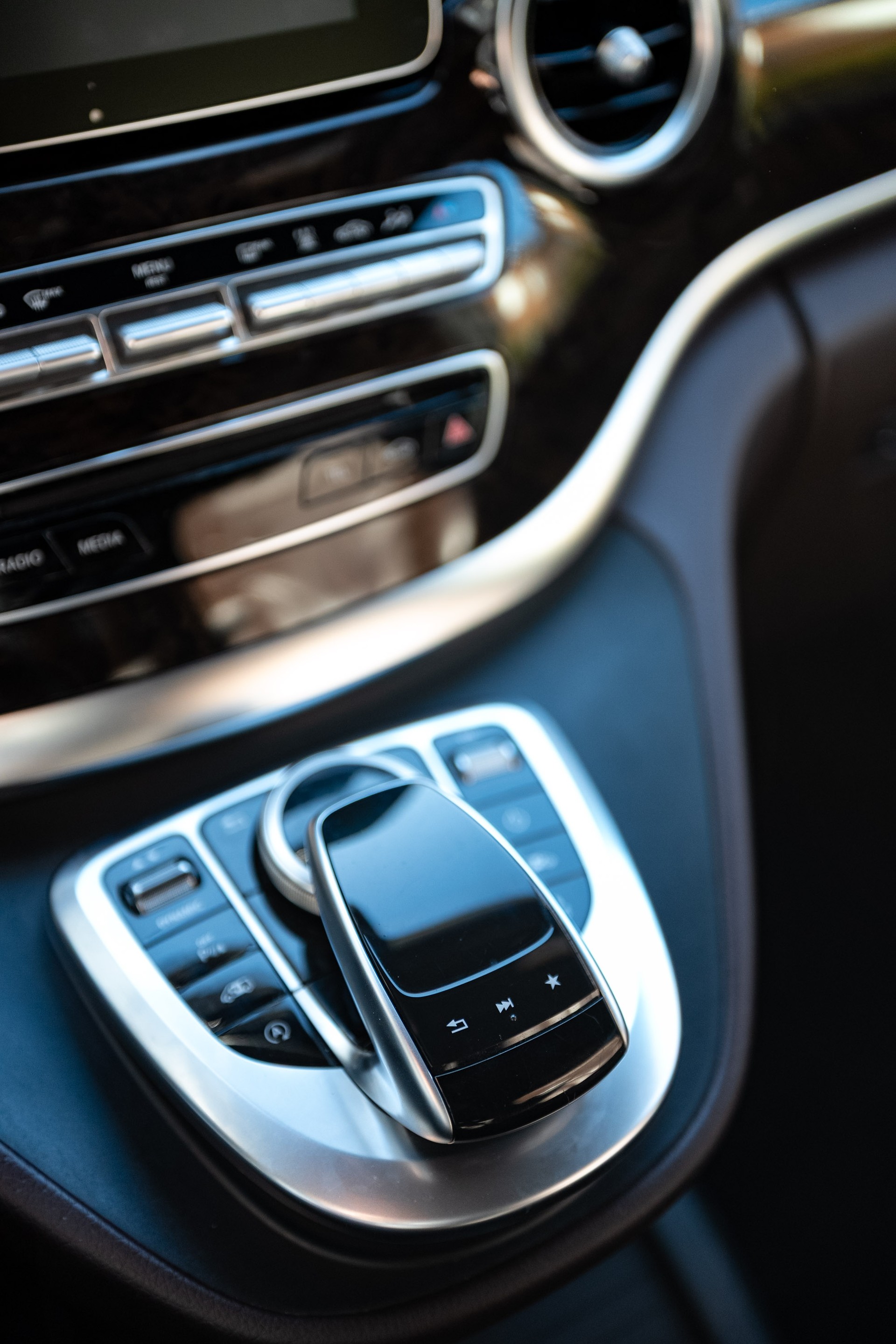 MERCEDES-BENZ V 250 d Swiss Edition extralang 4M 7G-Tronic-image-9