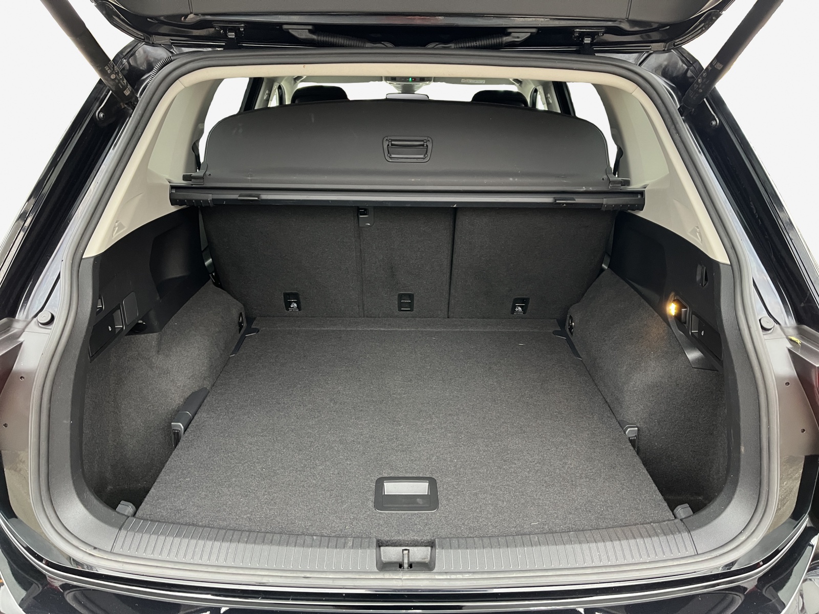 VW Tiguan Allspace 2.0 TDI SCR Elegance 4Motion DSG-image-12