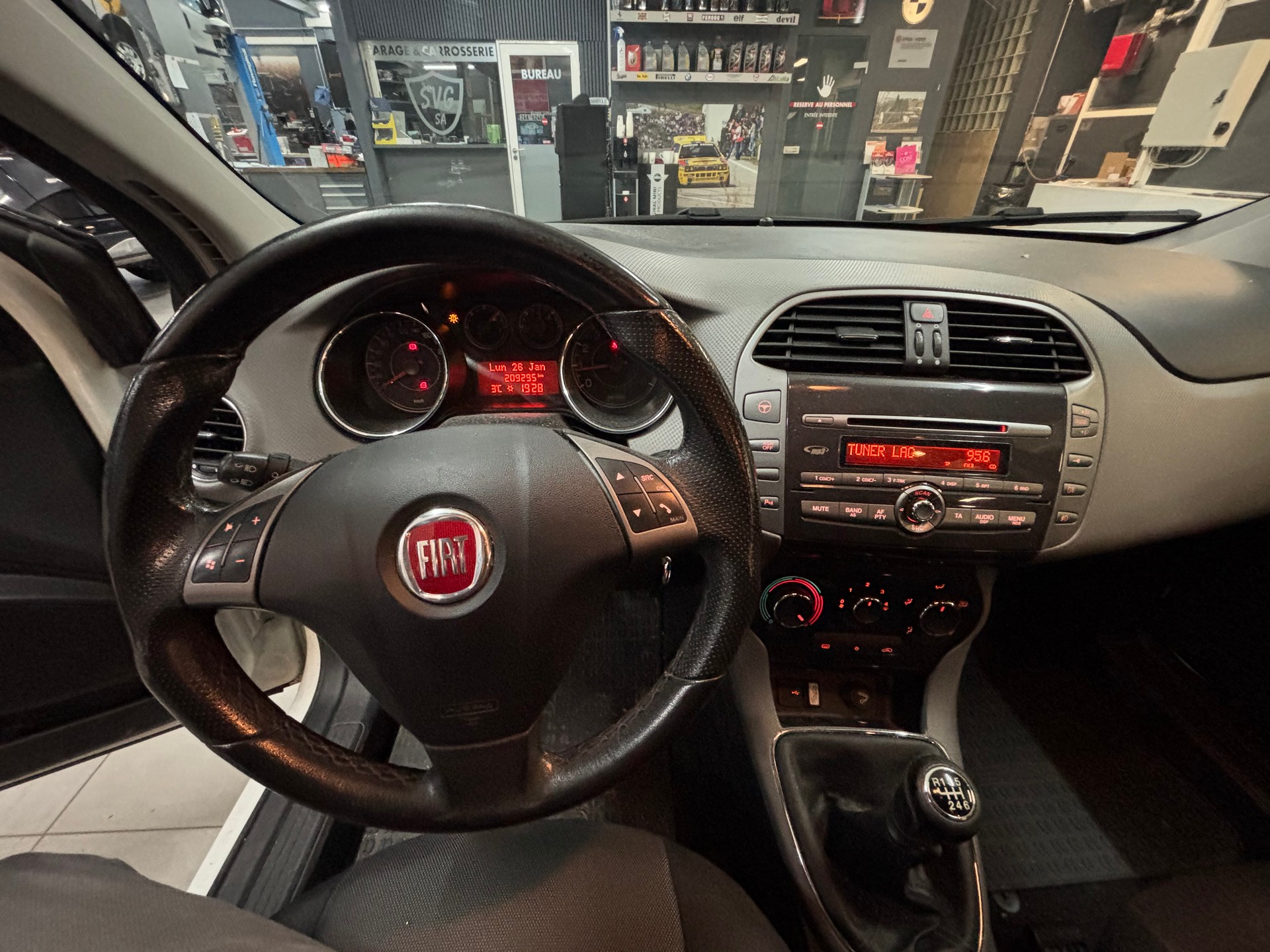 FIAT Bravo 1.4 16V Turbo Street-image-14