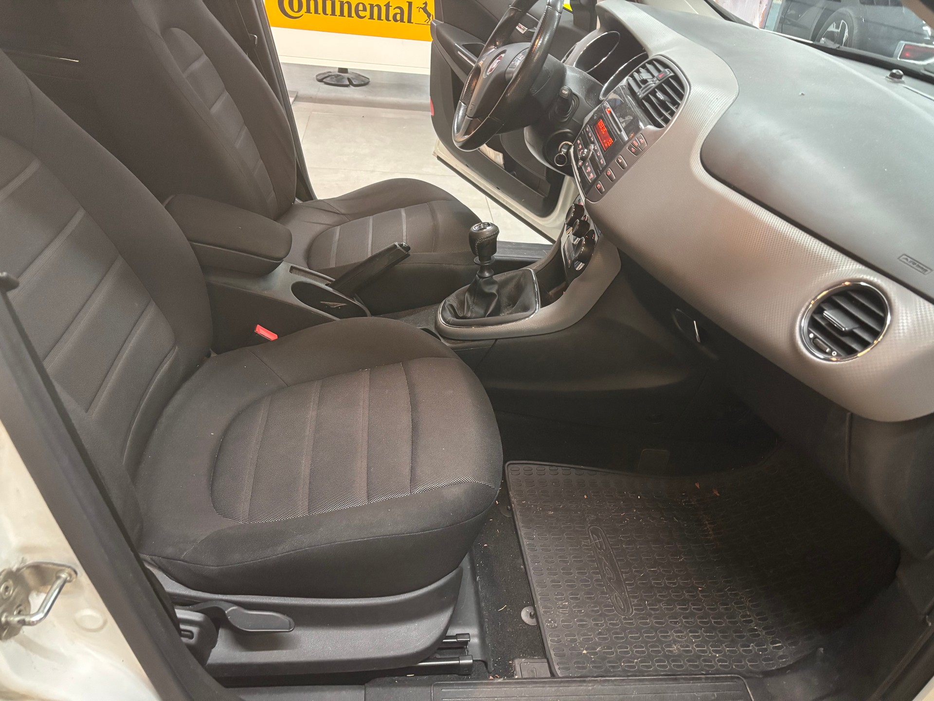 FIAT Bravo 1.4 16V Turbo Street-image-12