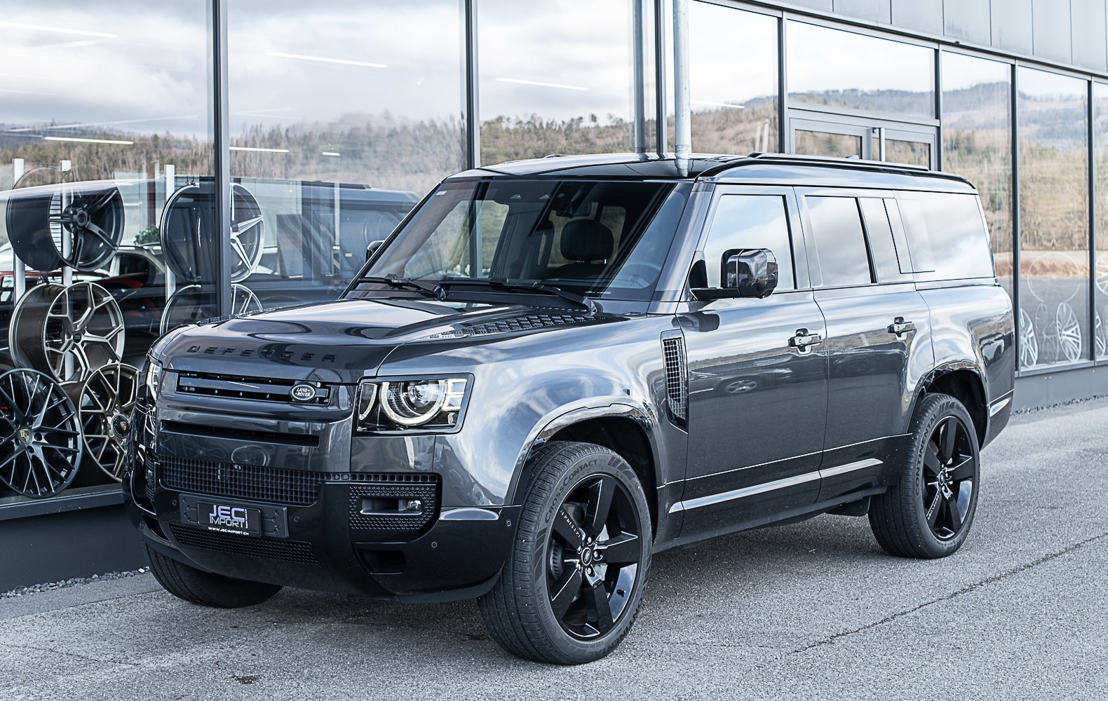 LAND ROVER Defender 130 300 X D HSE-showroom-element-1