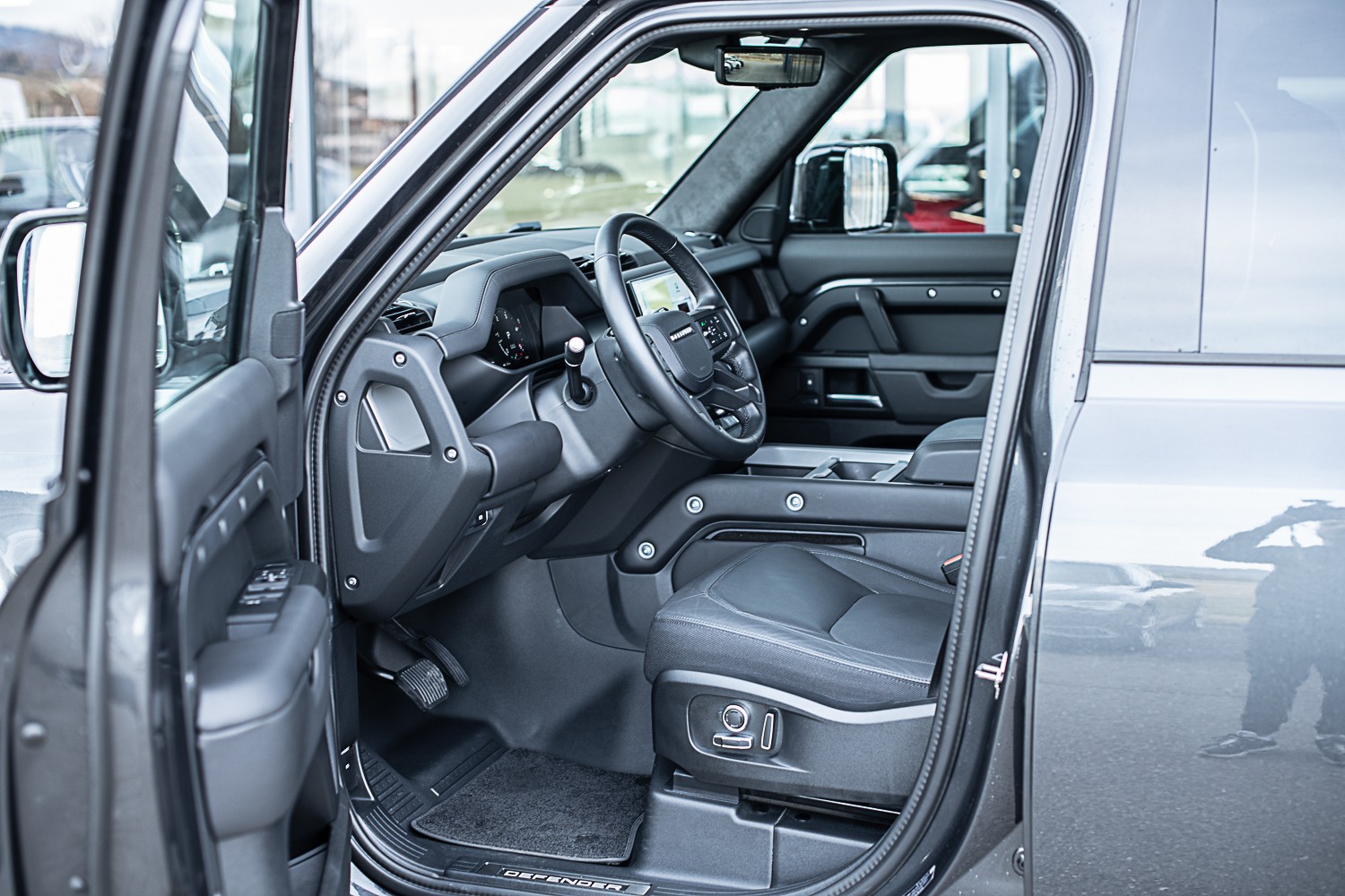 LAND ROVER Defender 130 300 X D HSE-image-5
