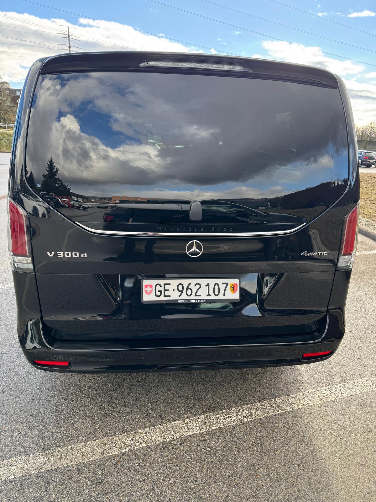 MERCEDES-BENZ V 300 d Extralang Exclusive 4Matic 9G-Tronic-image-2