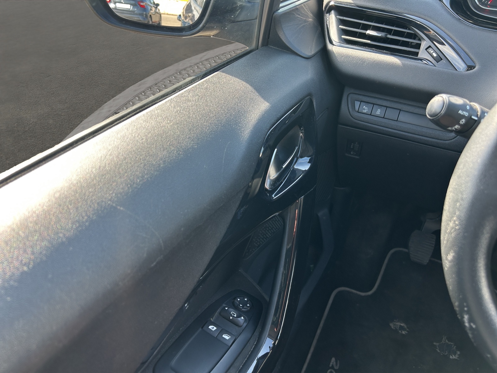 PEUGEOT 208 1.4 VTI Active-image-18