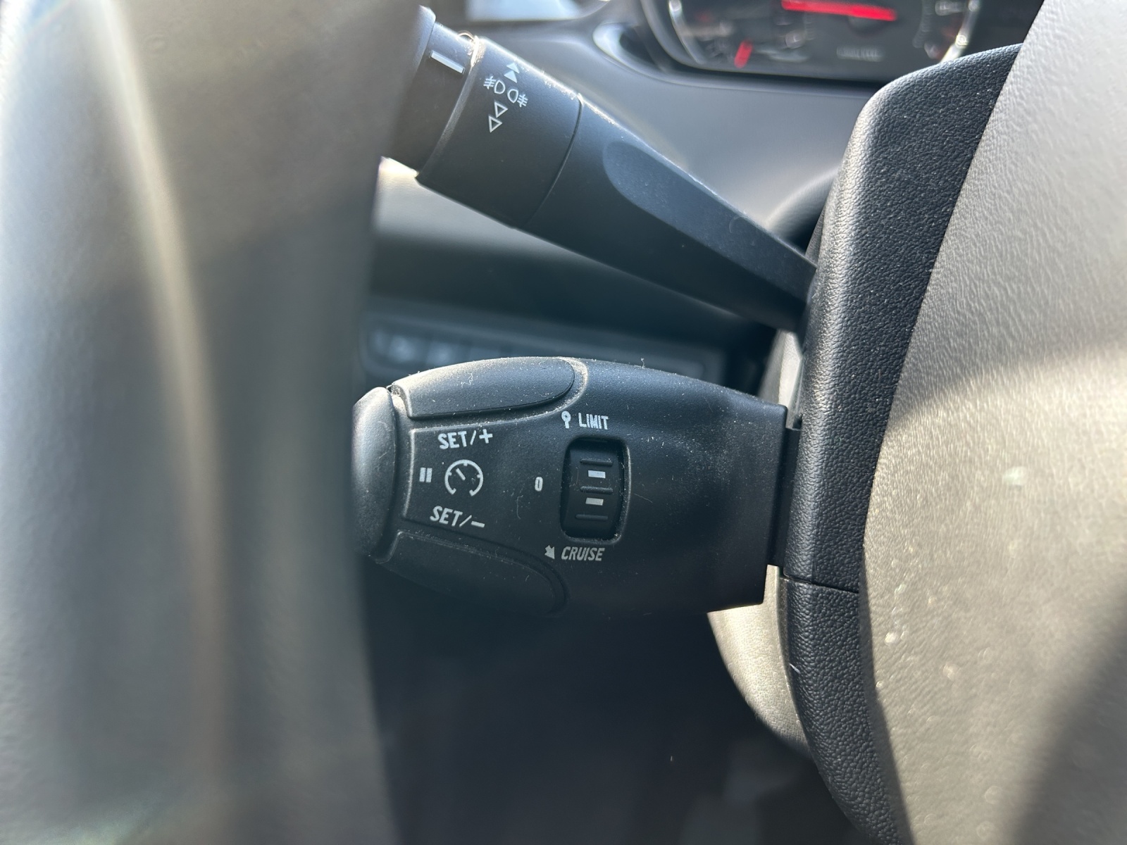PEUGEOT 208 1.4 VTI Active-image-13