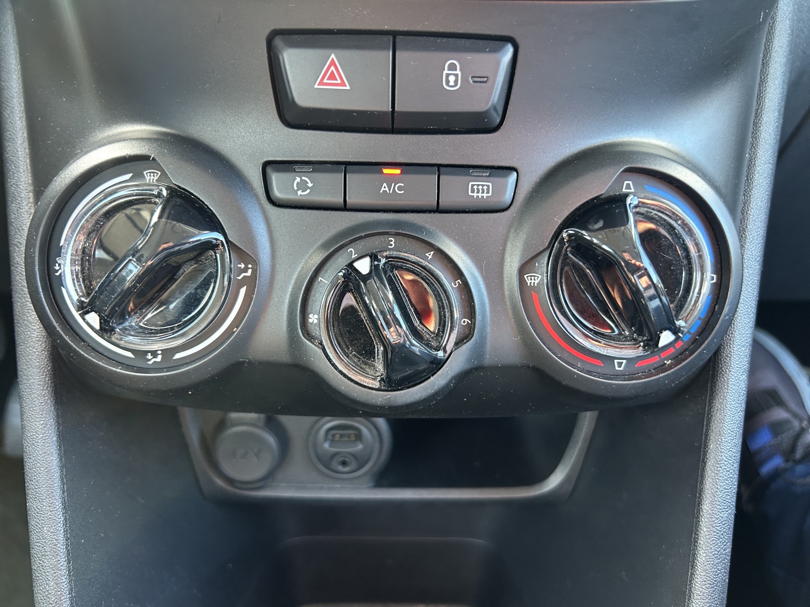 PEUGEOT 208 1.4 VTI Active-image-19