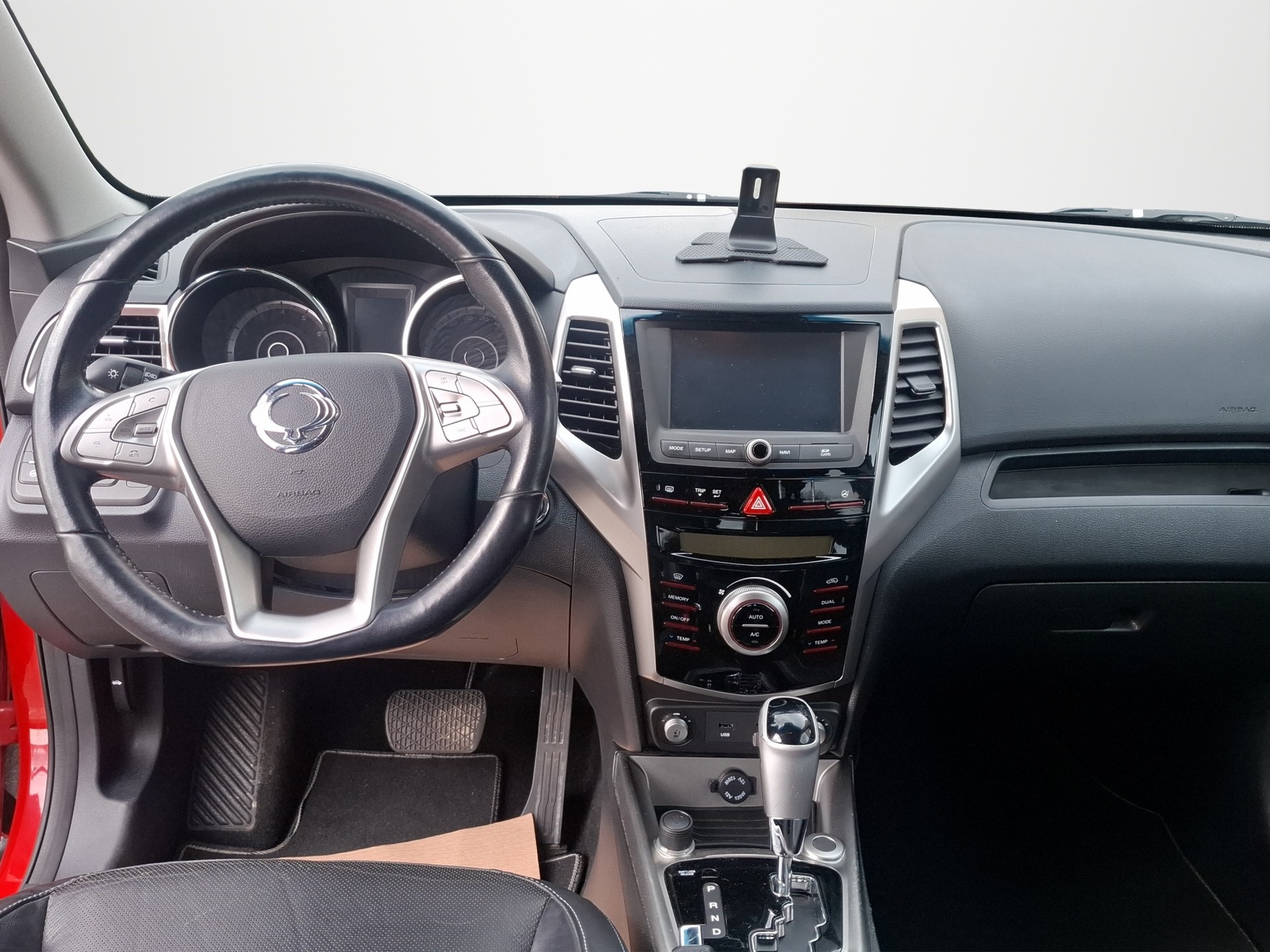 KGM-SsangYong Tivoli 1.6 e-XGi Sapphire 4WD Automatic-image-10
