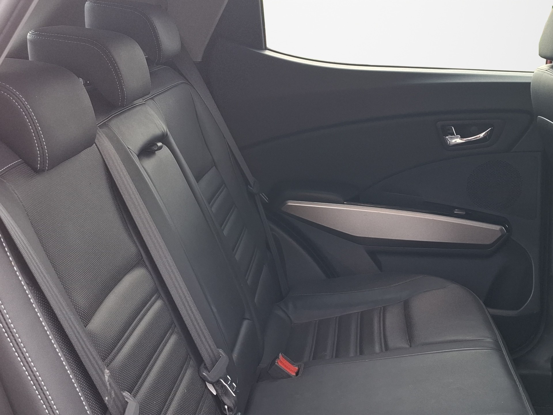 KGM-SsangYong Tivoli 1.6 e-XGi Sapphire 4WD Automatic-image-12