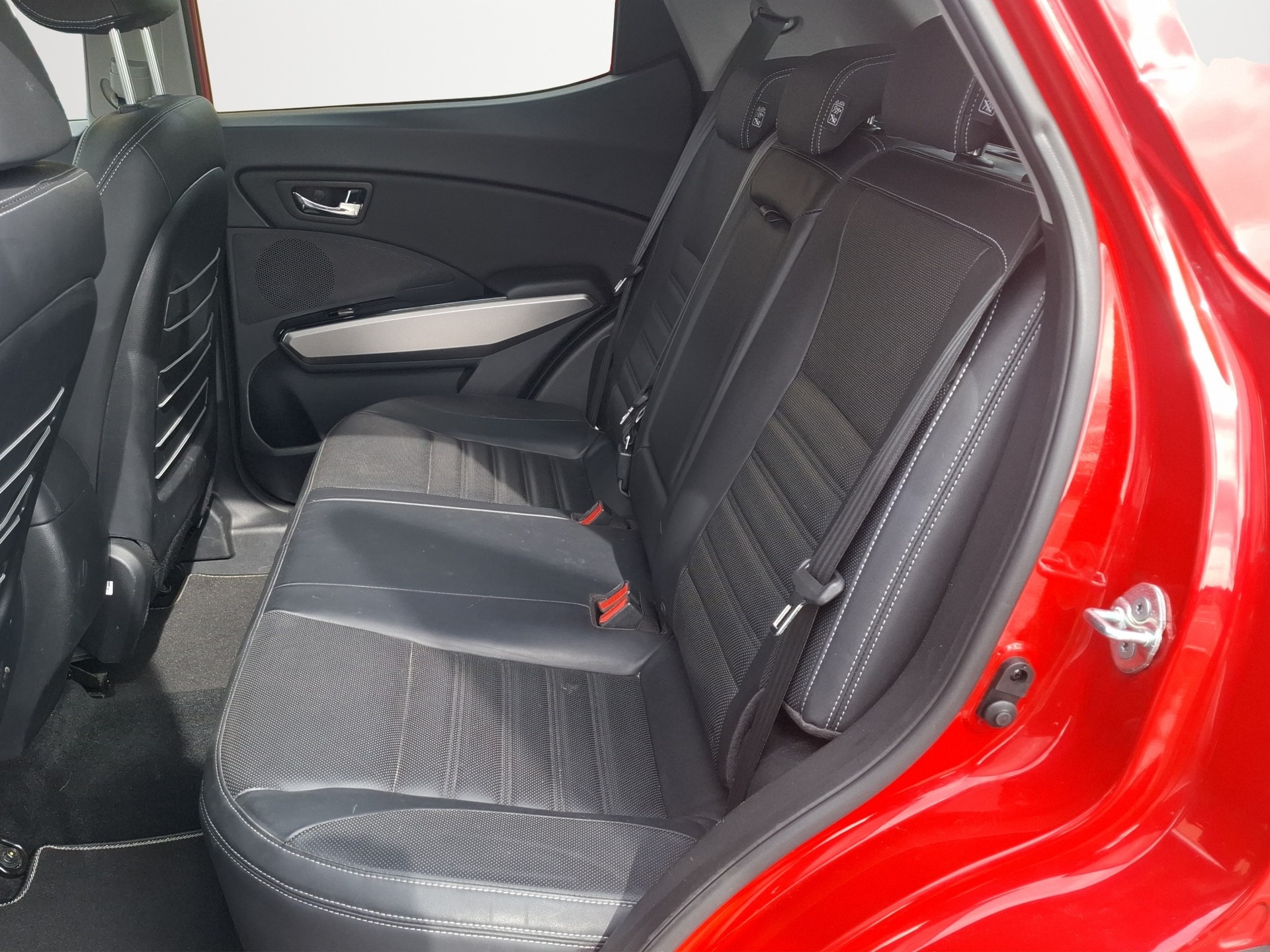 KGM-SsangYong Tivoli 1.6 e-XGi Sapphire 4WD Automatic-image-9