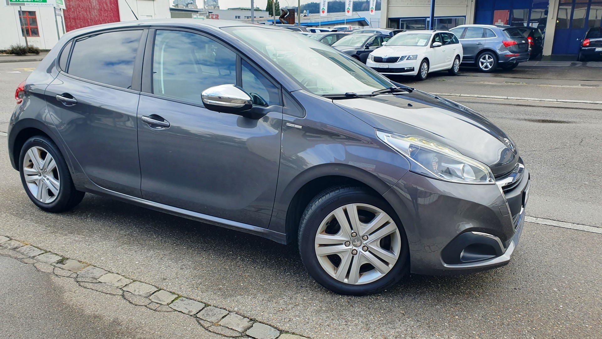 PEUGEOT 208 1.2 PureTech Style EAT6-image-11