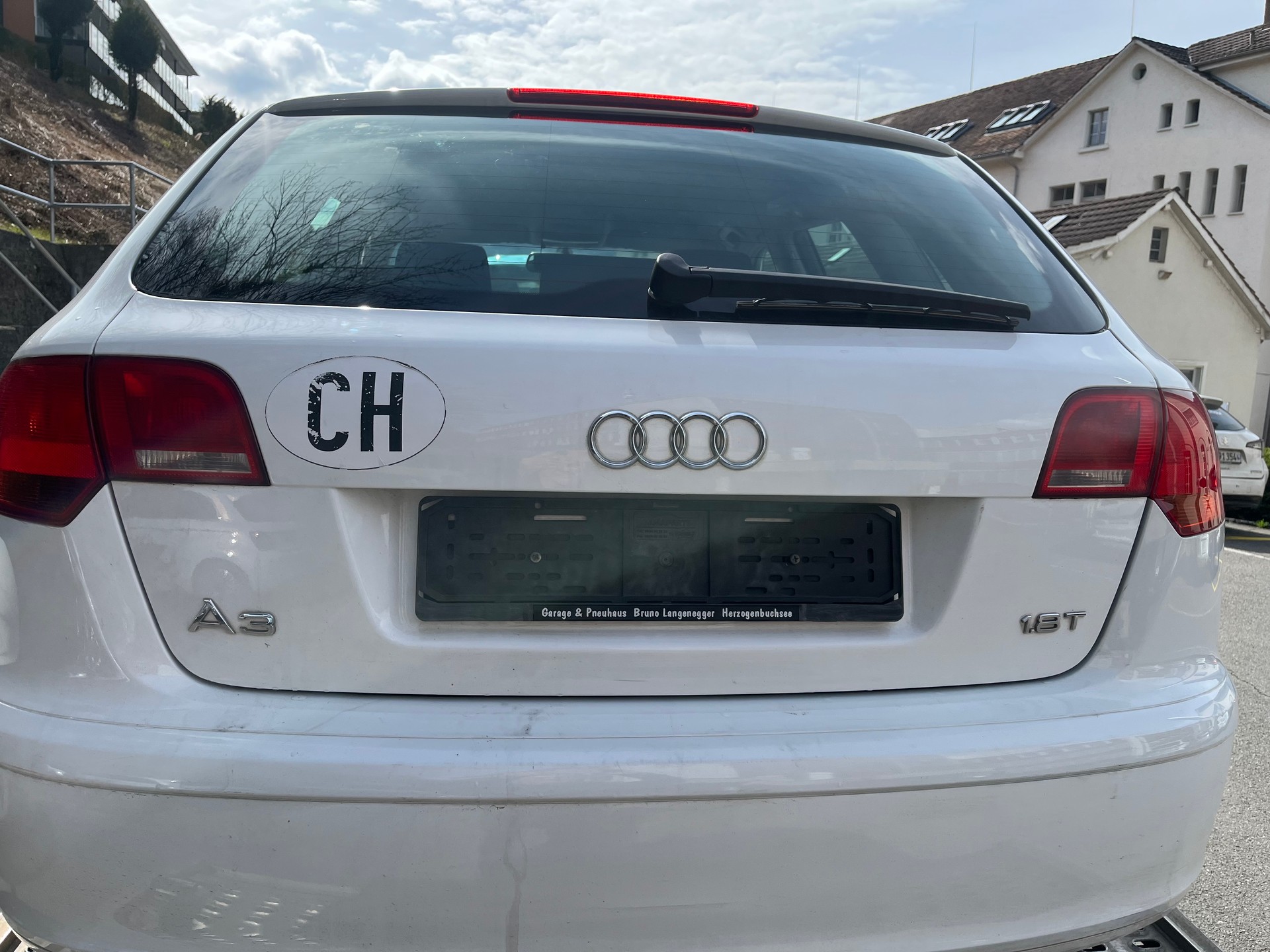 AUDI A3 1.8 Turbo FSI Attraction-image-5