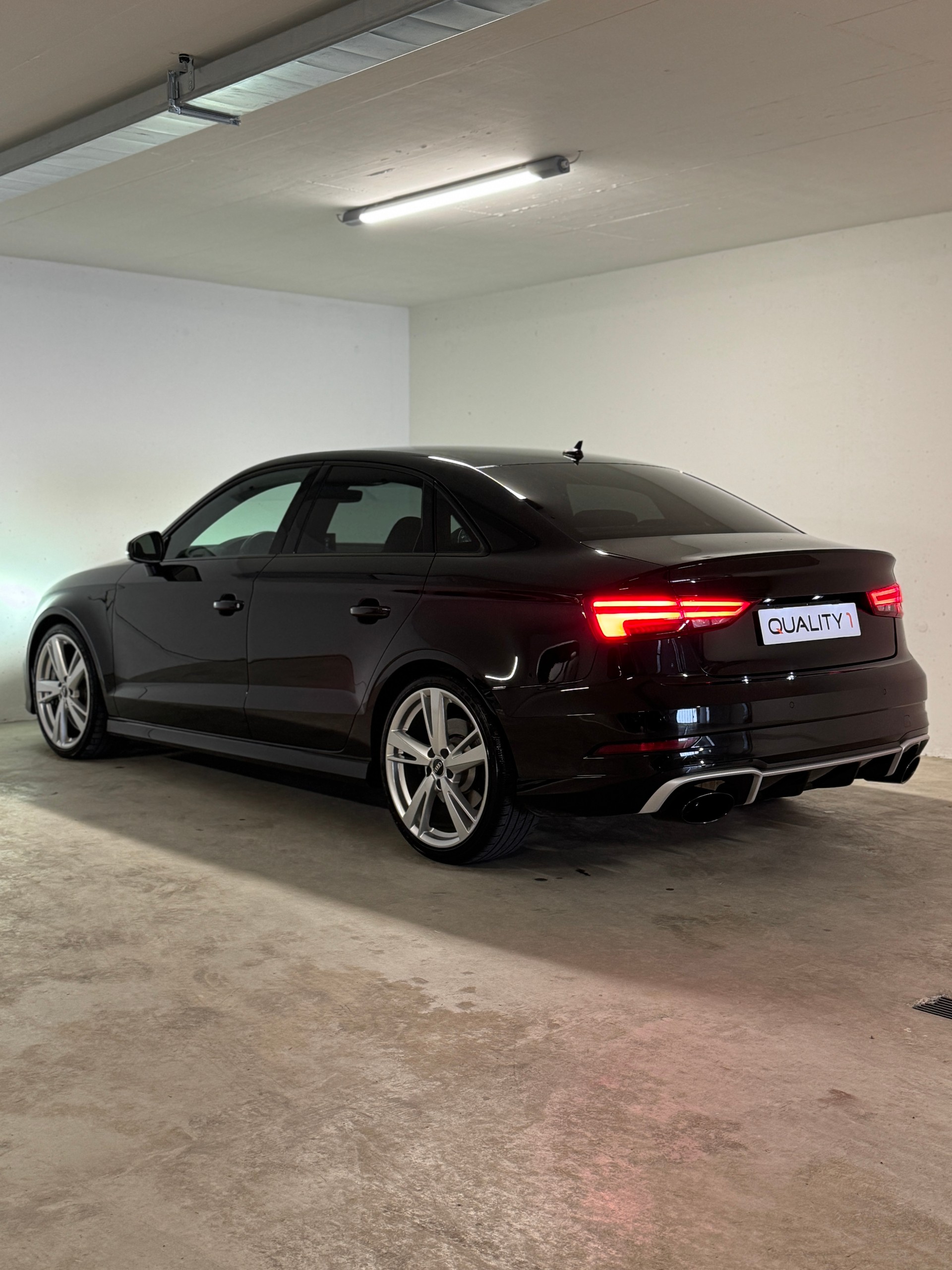 AUDI RS3 Limousine 2.5 TSI quattro S-tronic *Erste Hand*-image-5