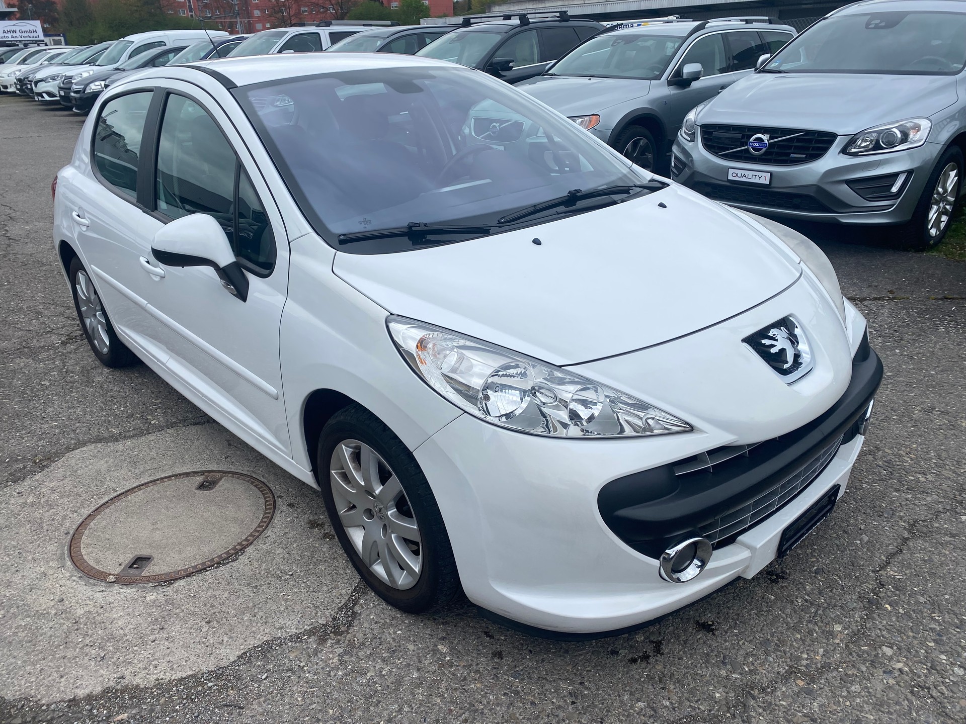 PEUGEOT 207 1.6 16V XT Premium Automatic-image-2
