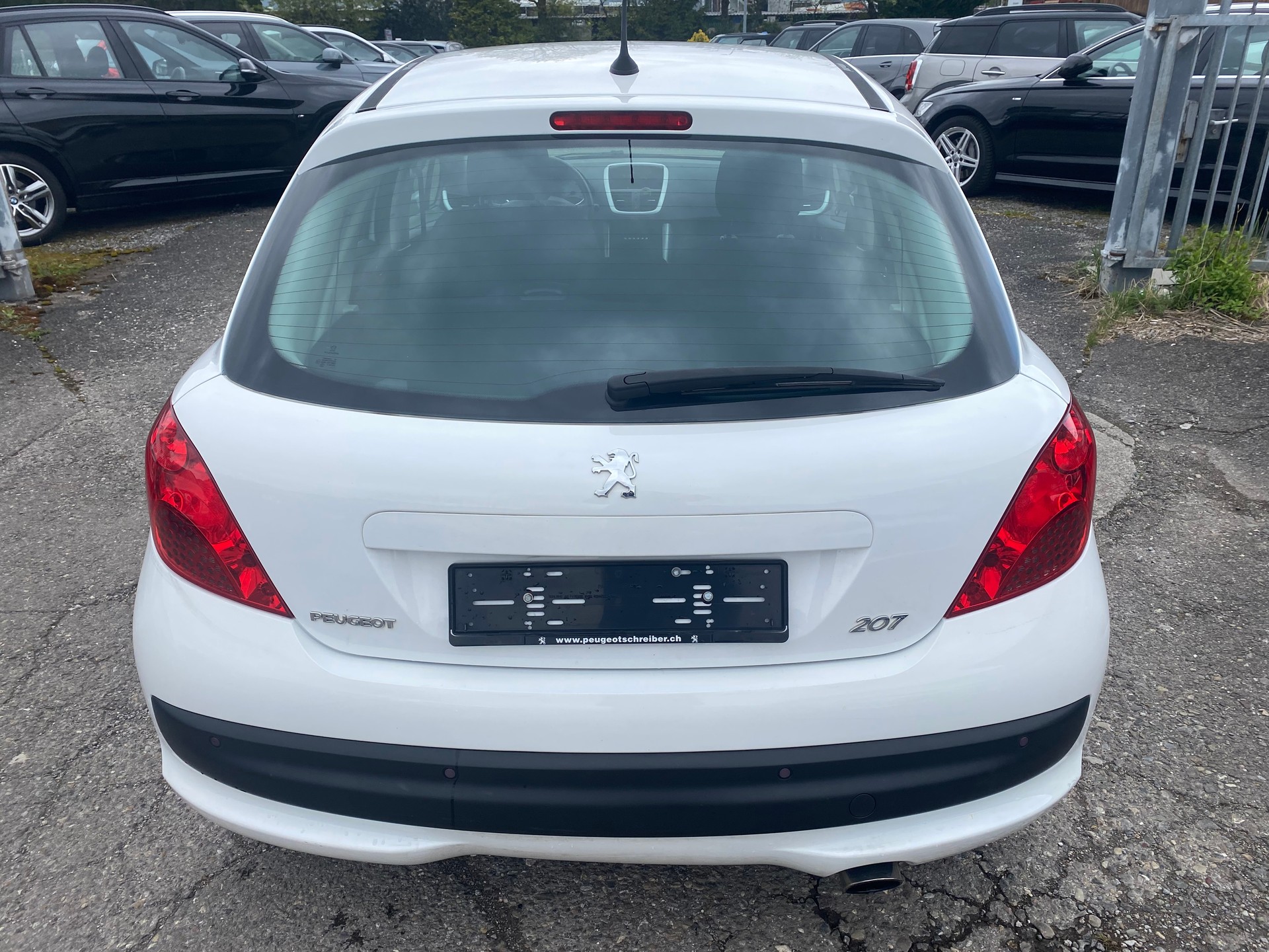 PEUGEOT 207 1.6 16V XT Premium Automatic-image-5