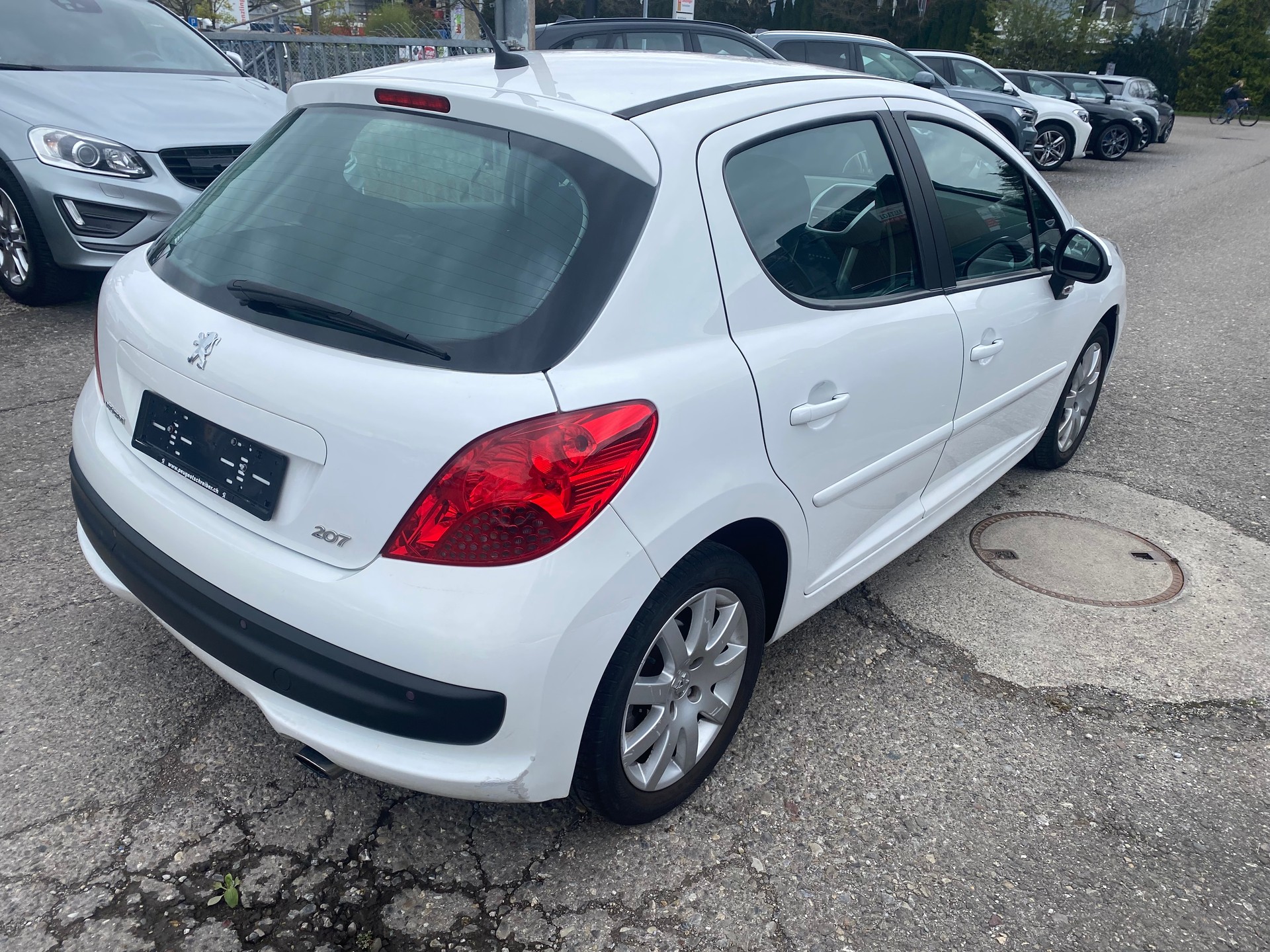 PEUGEOT 207 1.6 16V XT Premium Automatic-image-4
