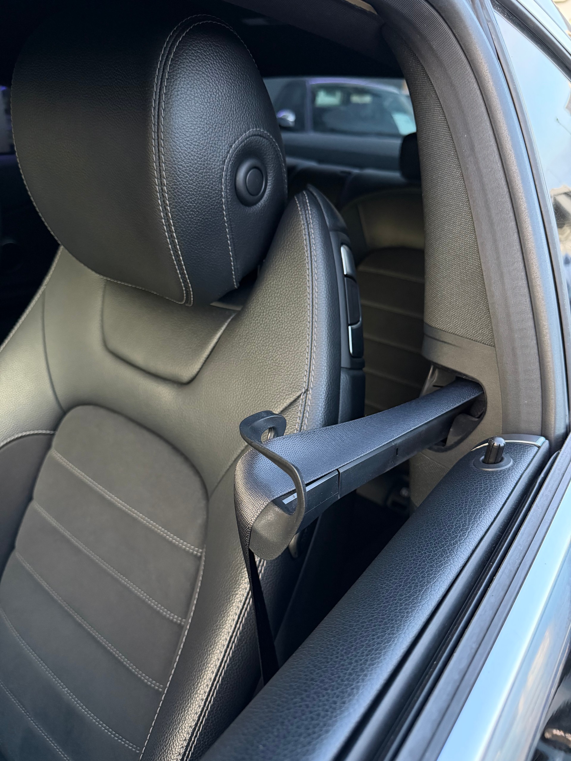 MERCEDES-BENZ C 200 Coupé AMG Line 9G-Tronic-image-13