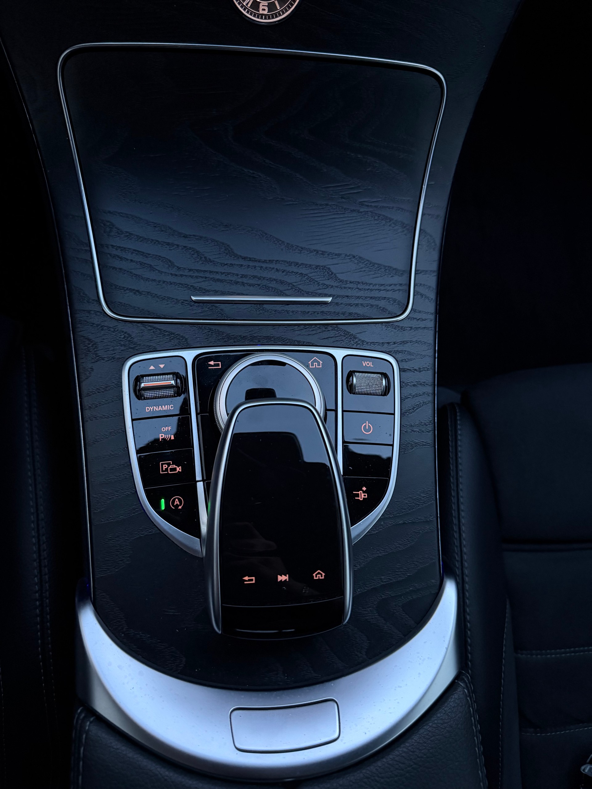 MERCEDES-BENZ C 200 Coupé AMG Line 9G-Tronic-image-24