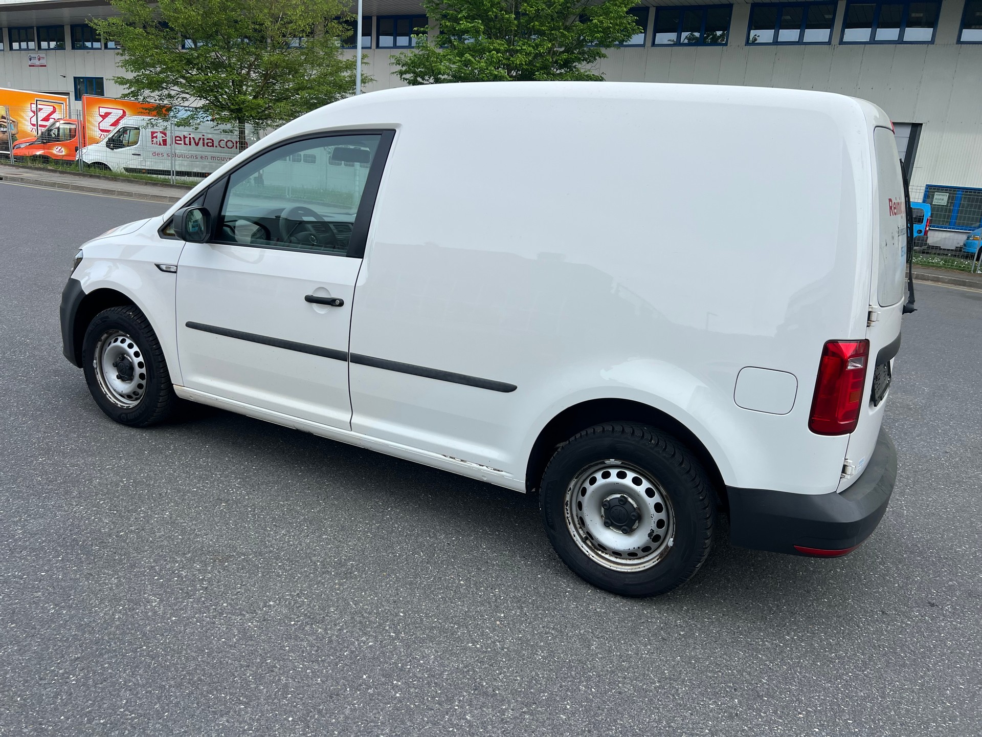 VW Caddy 1.0 TSI BlueMotion Technology-image-3