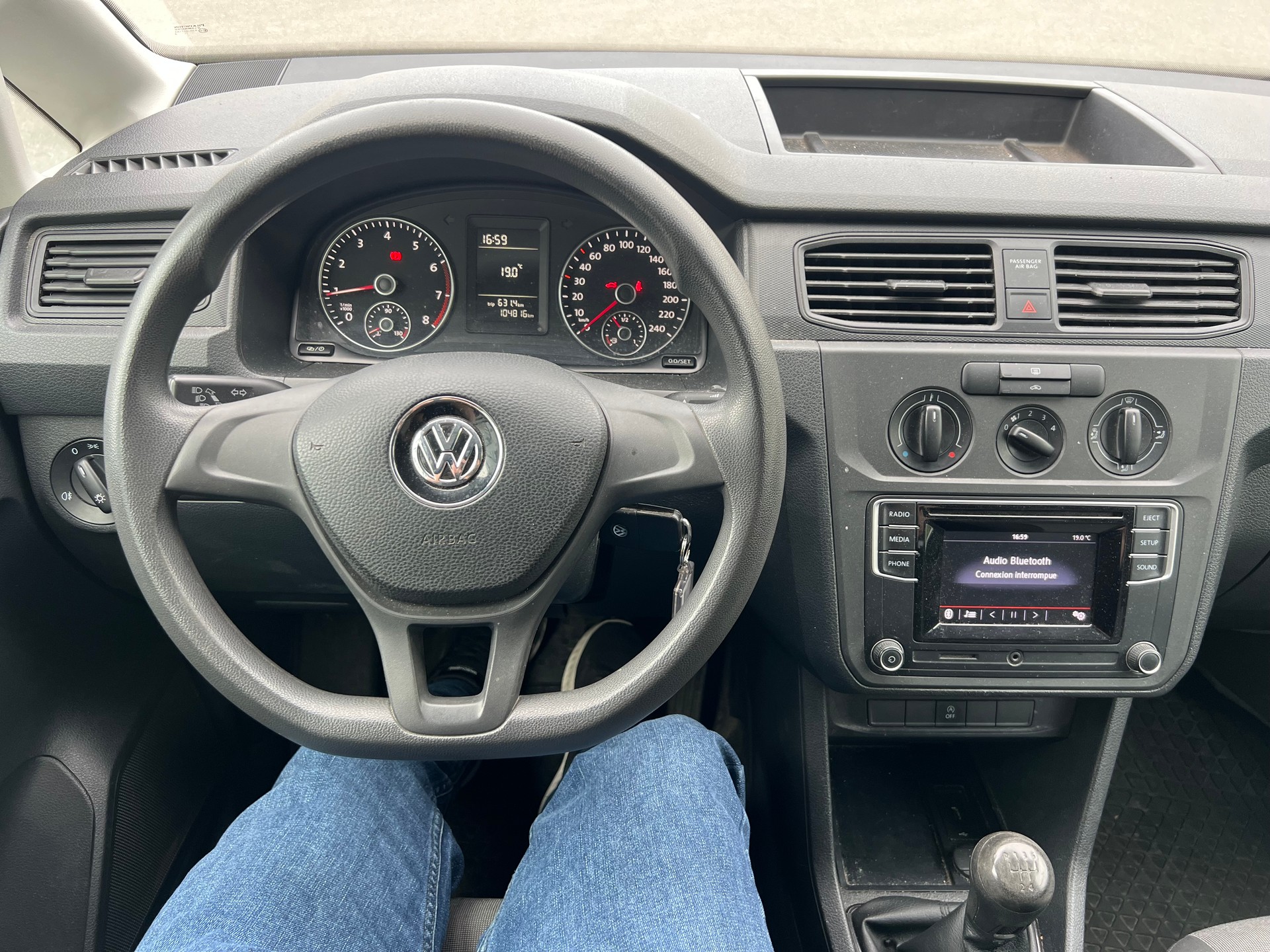 VW Caddy 1.0 TSI BlueMotion Technology-image-10