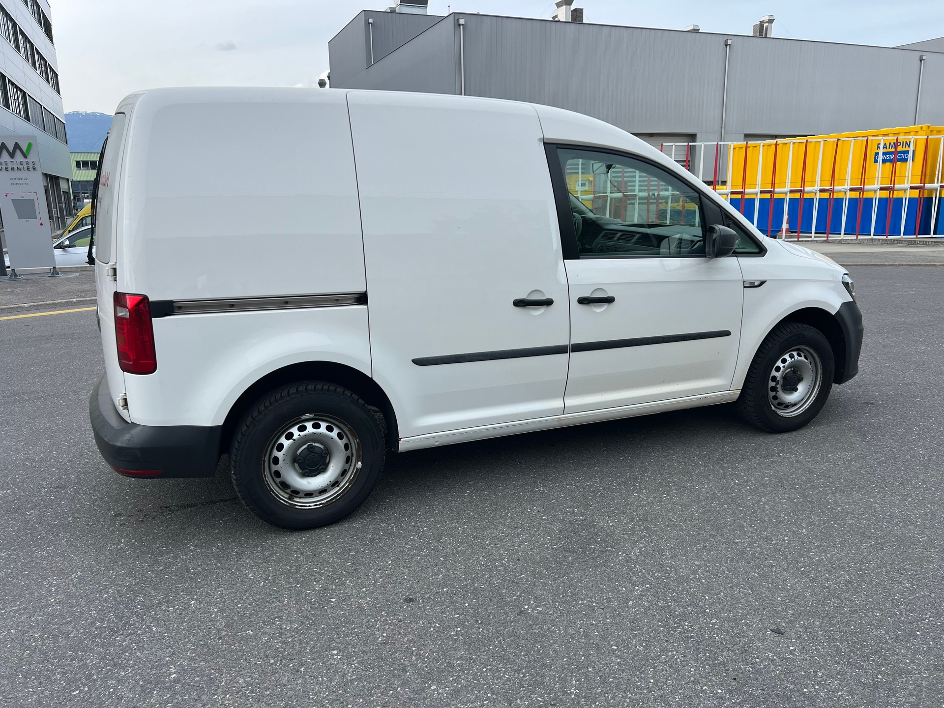 VW Caddy 1.0 TSI BlueMotion Technology-image-5