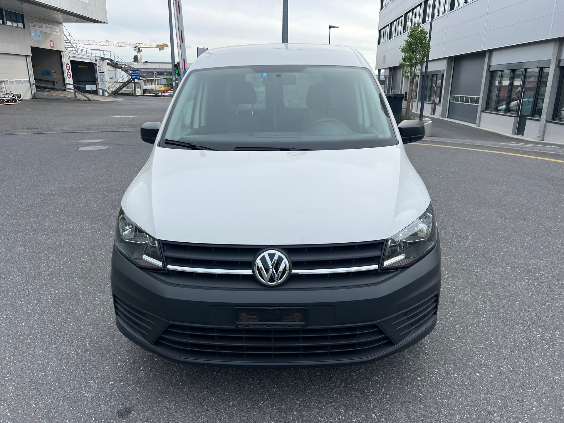 VW Caddy 1.0 TSI BlueMotion Technology-image-1