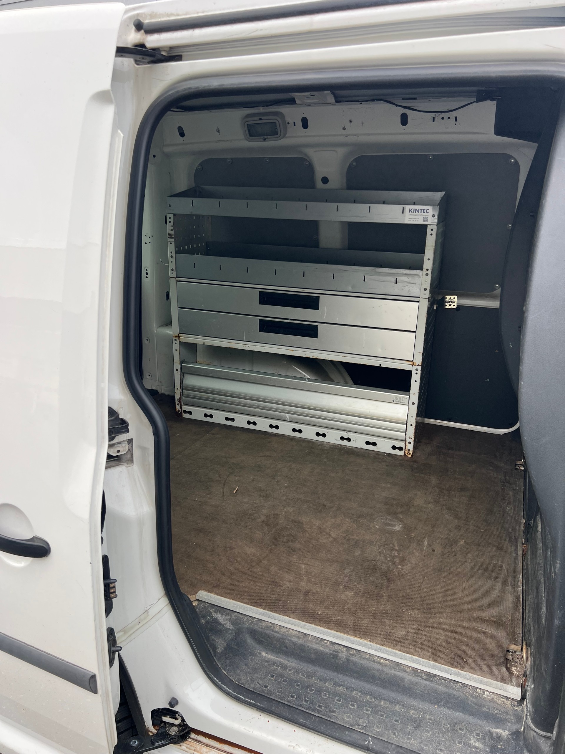 VW Caddy 1.0 TSI BlueMotion Technology-image-13