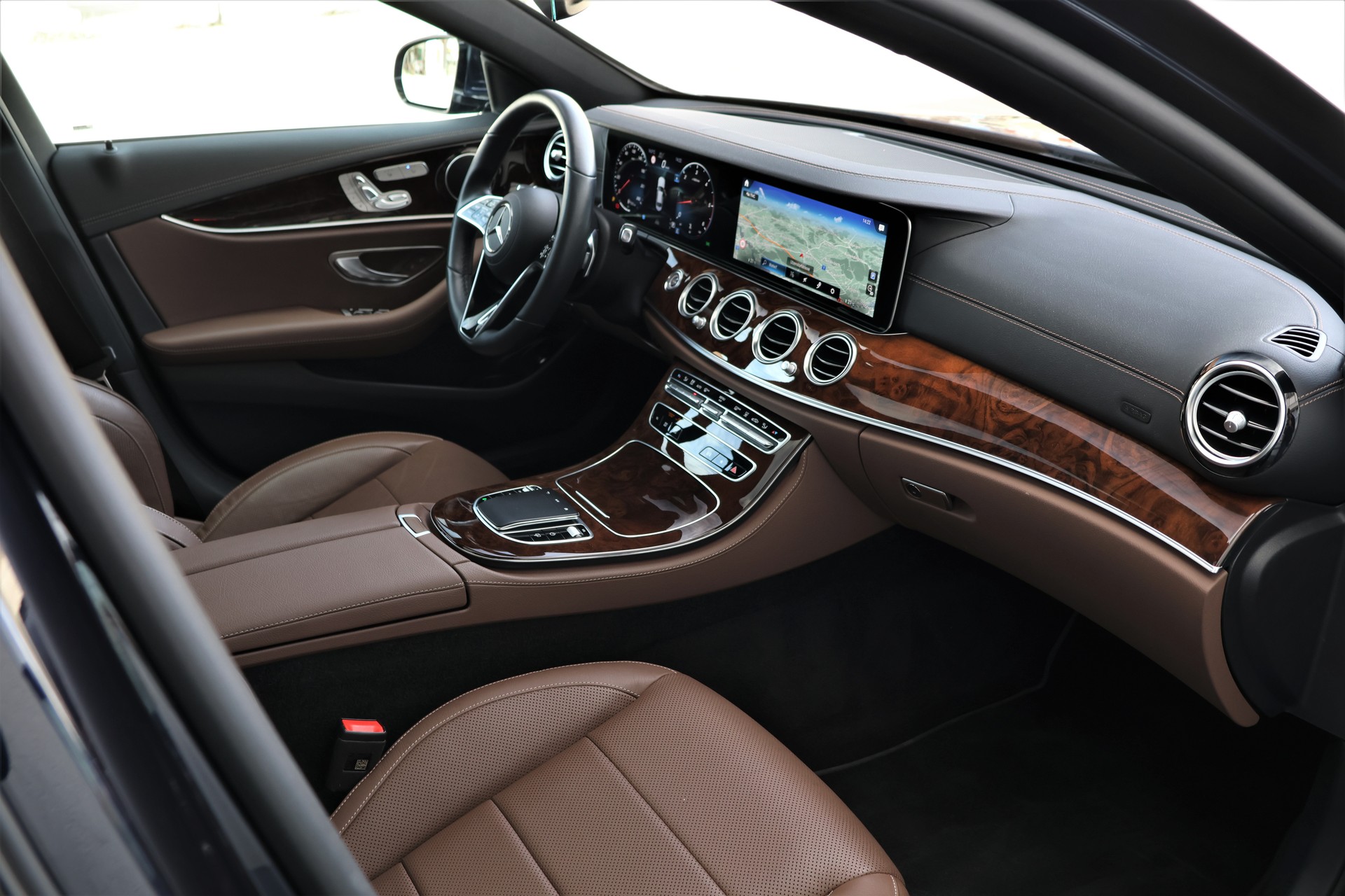 MERCEDES-BENZ E 400 d 4Matic Avantgarde 9G-Tronic (CH) MSI+-image-19