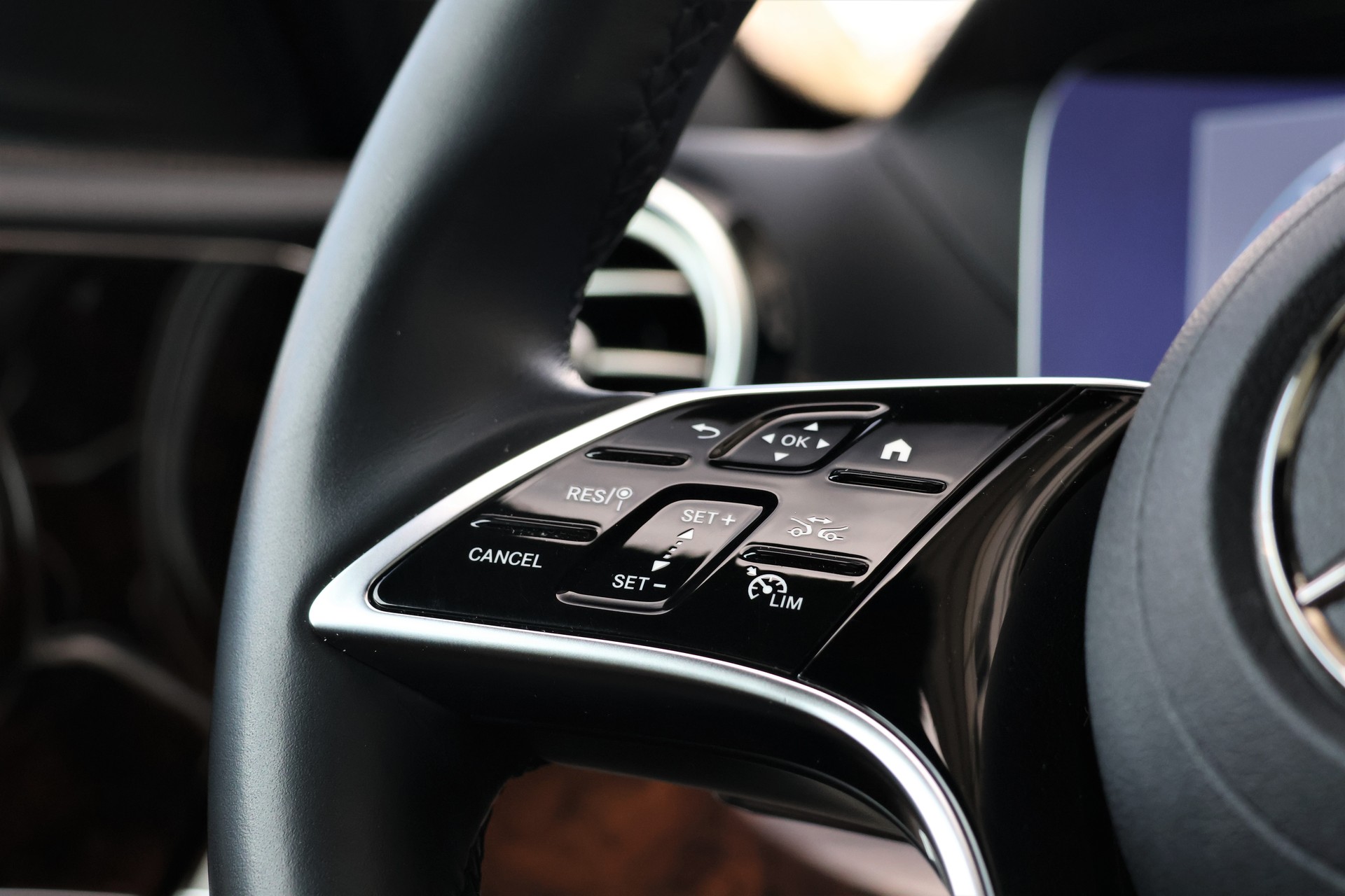 MERCEDES-BENZ E 400 d 4Matic Avantgarde 9G-Tronic (CH) MSI+-image-16