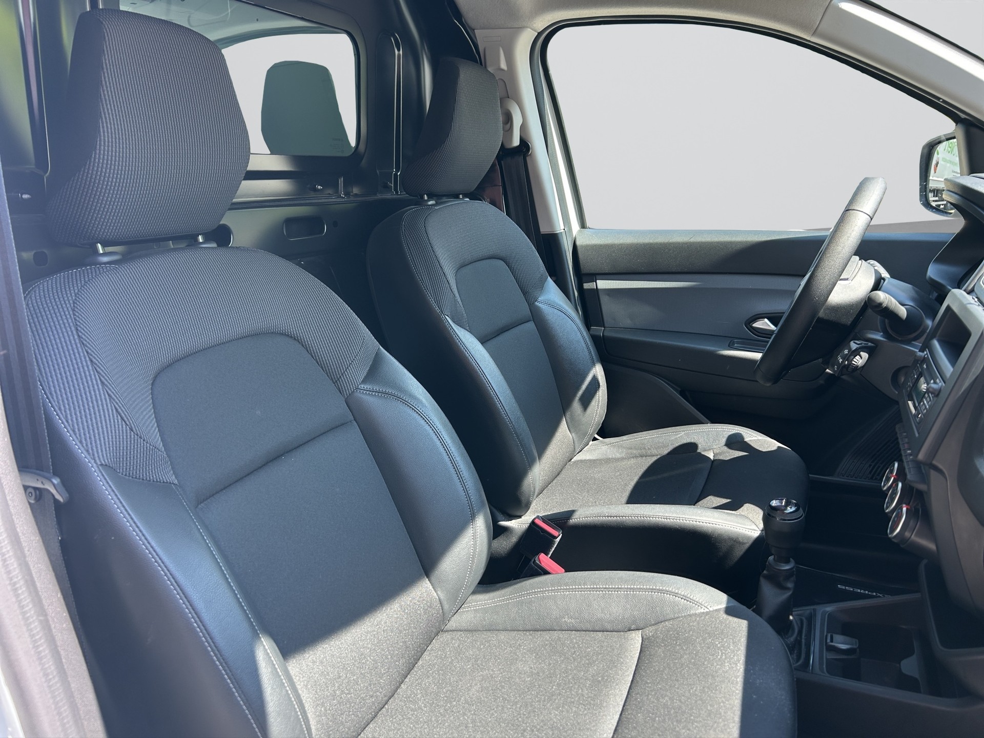 RENAULT Express 1.5 Blue dCi 95 Extra-image-13