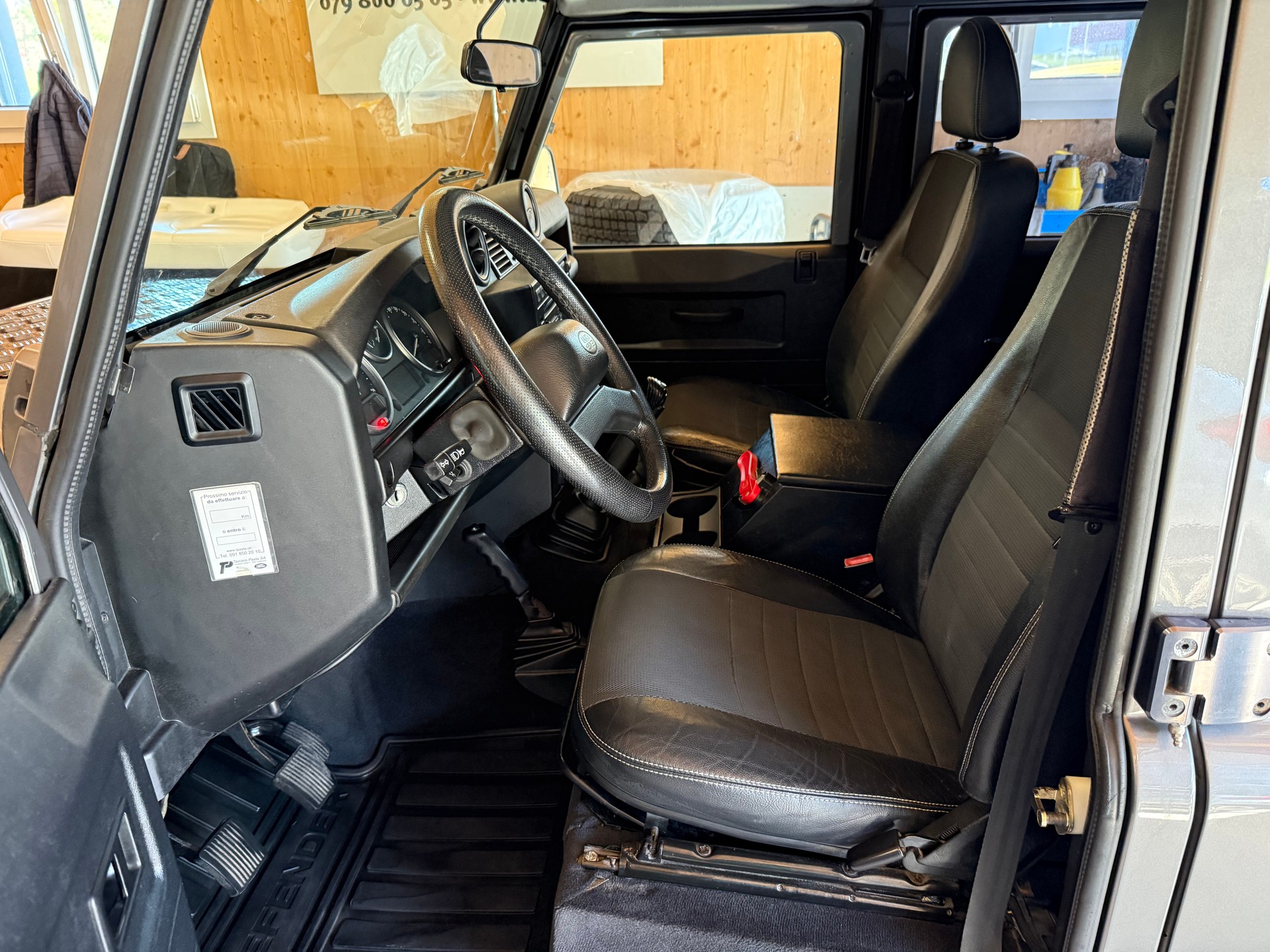 LAND ROVER Defender 110 SW 2.4Tdc-image-6