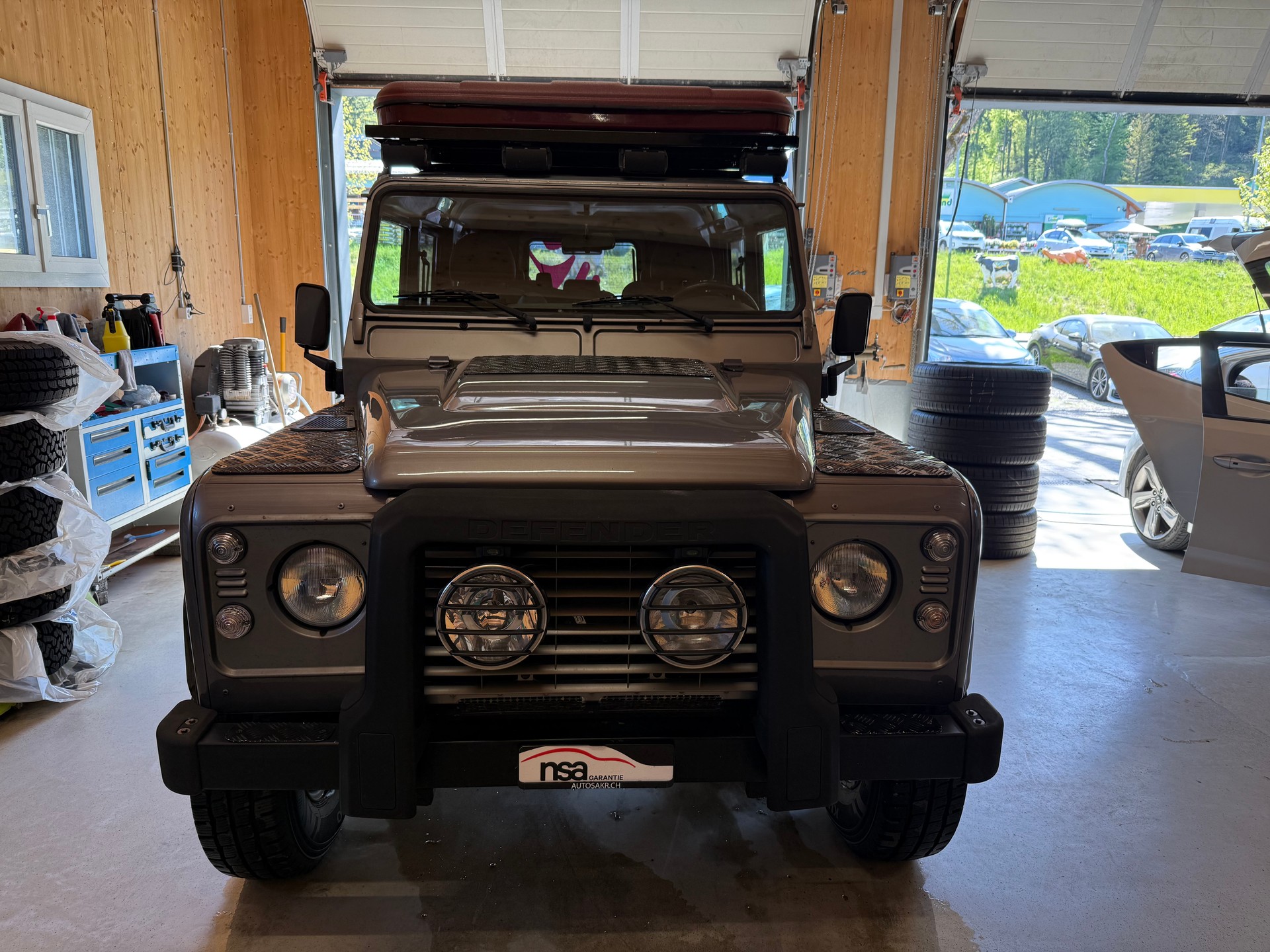LAND ROVER Defender 110 SW 2.4Tdc-image-1