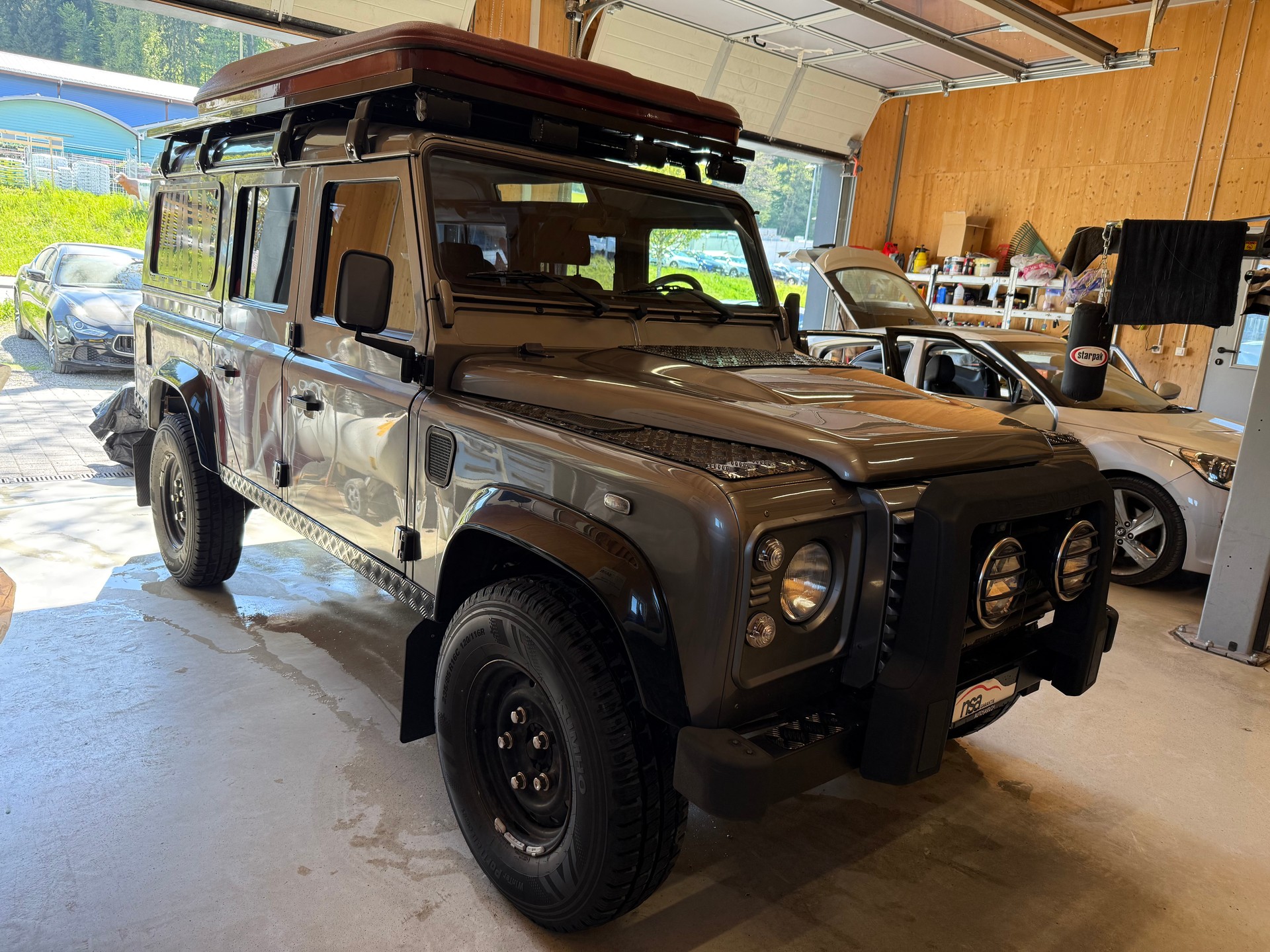 LAND ROVER Defender 110 SW 2.4Tdc-image-2