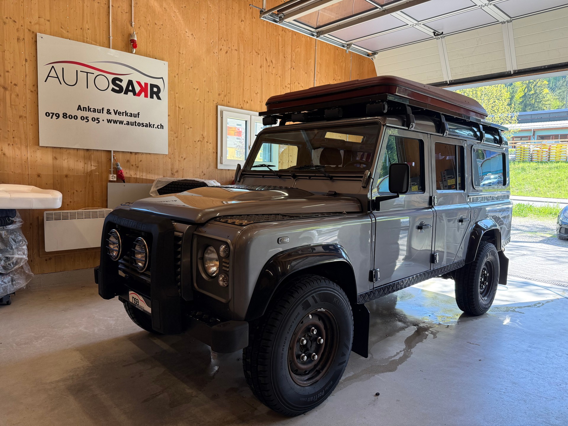 LAND ROVER Defender 110 SW 2.4Tdc-image-0