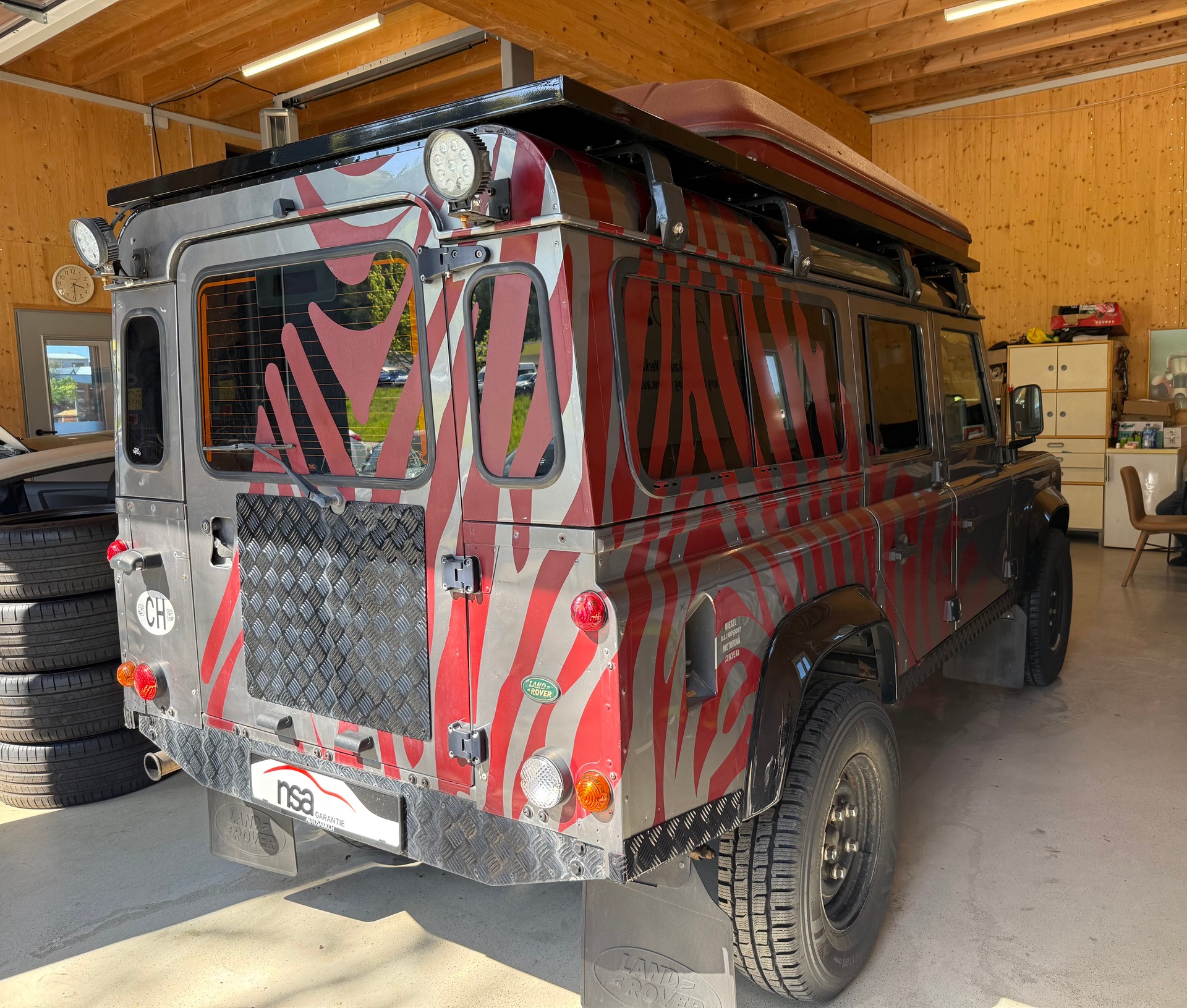 LAND ROVER Defender 110 SW 2.4Tdc-image-3
