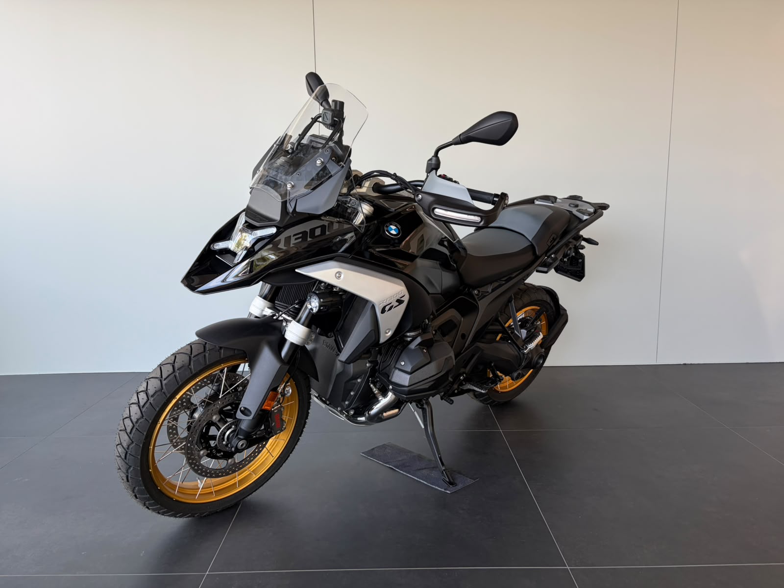 BMW R 1300 GS ASA - ab 271.- im 2.9% Leasing*-showroom-element-3