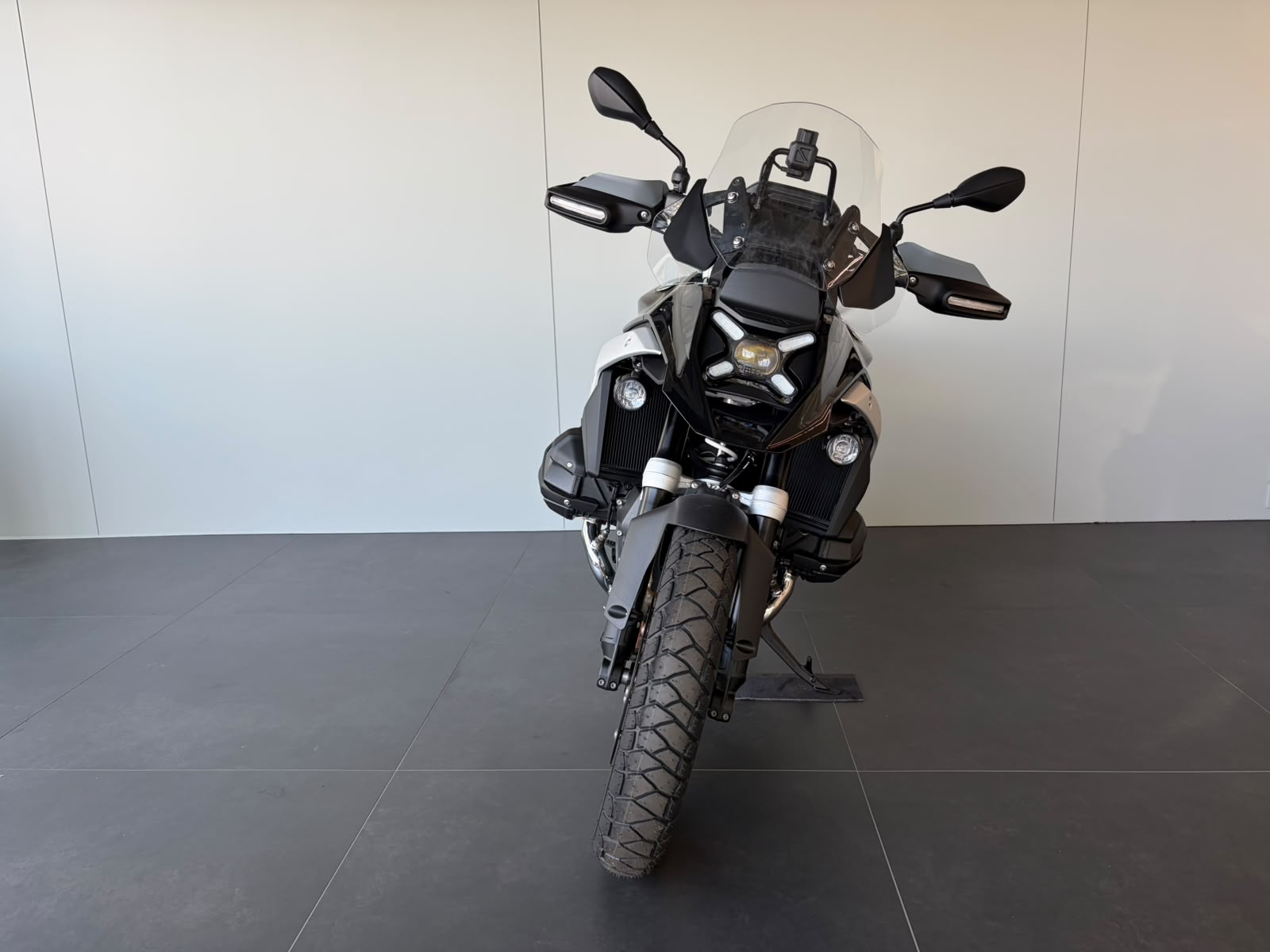 BMW R 1300 GS ASA - ab 271.- im 2.9% Leasing*-showroom-element-2
