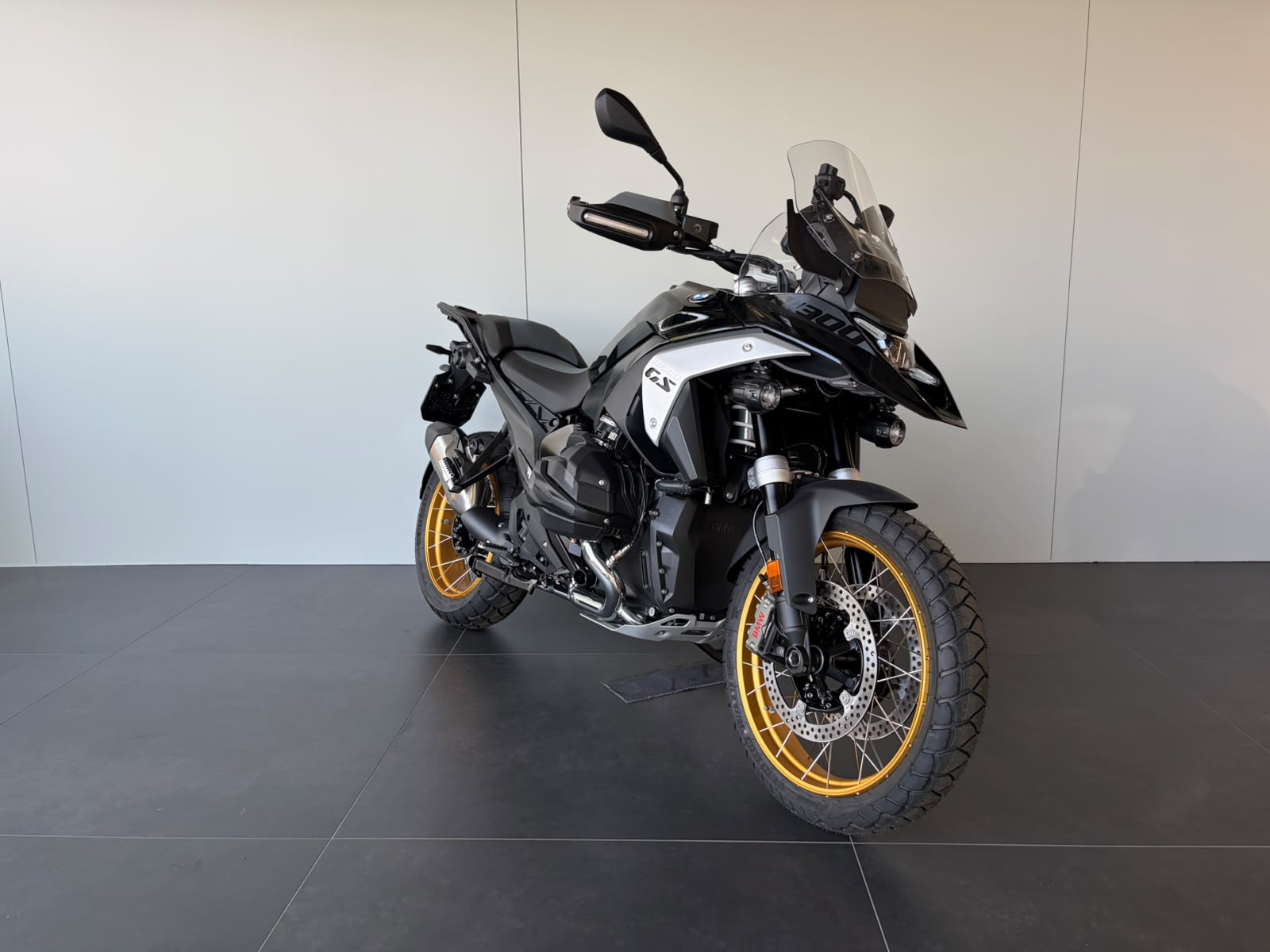 BMW R 1300 GS ASA - ab 271.- im 2.9% Leasing*-showroom-element-1