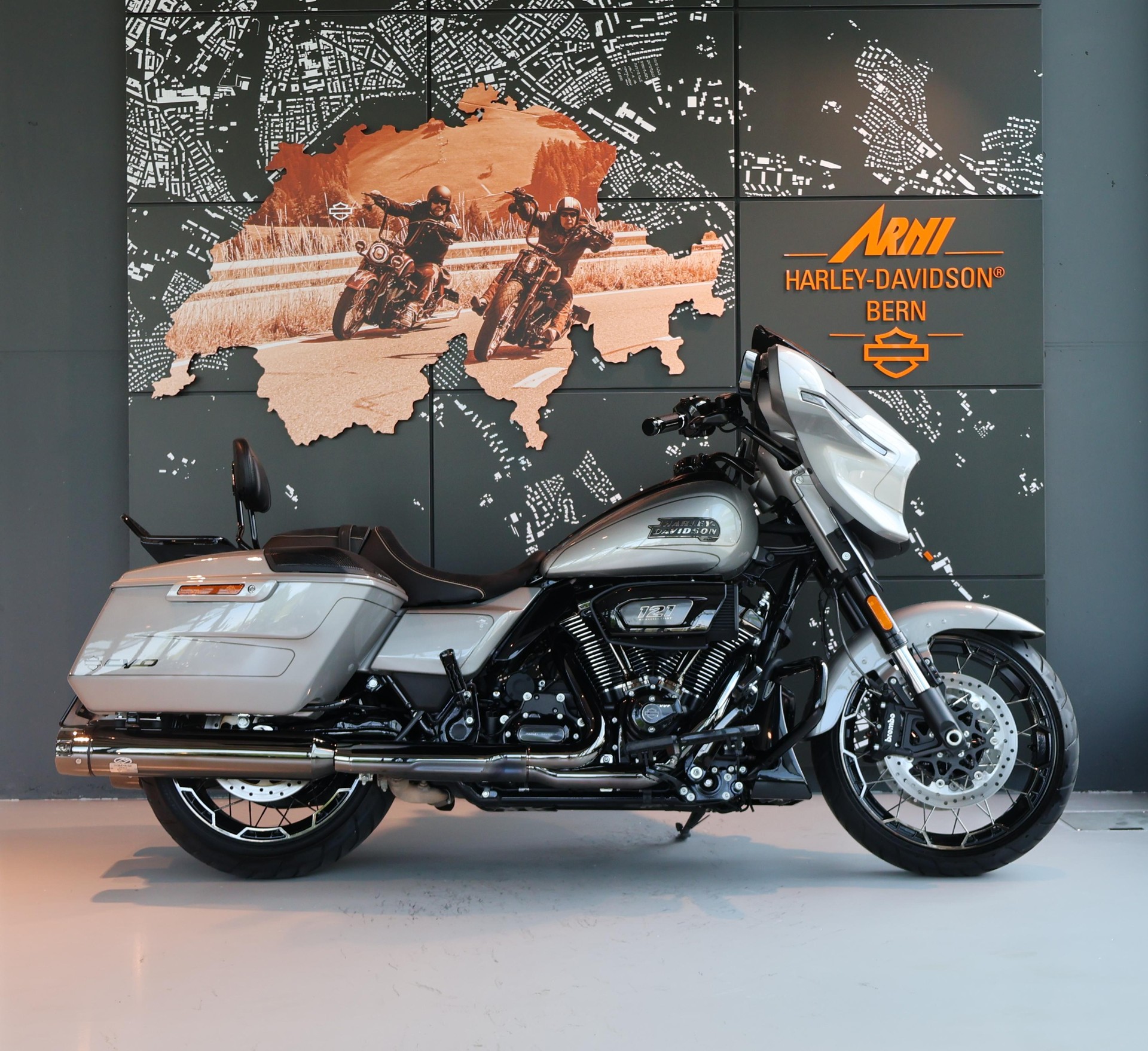 HARLEY-DAVIDSON FLHXSE Street Glide CVO 121